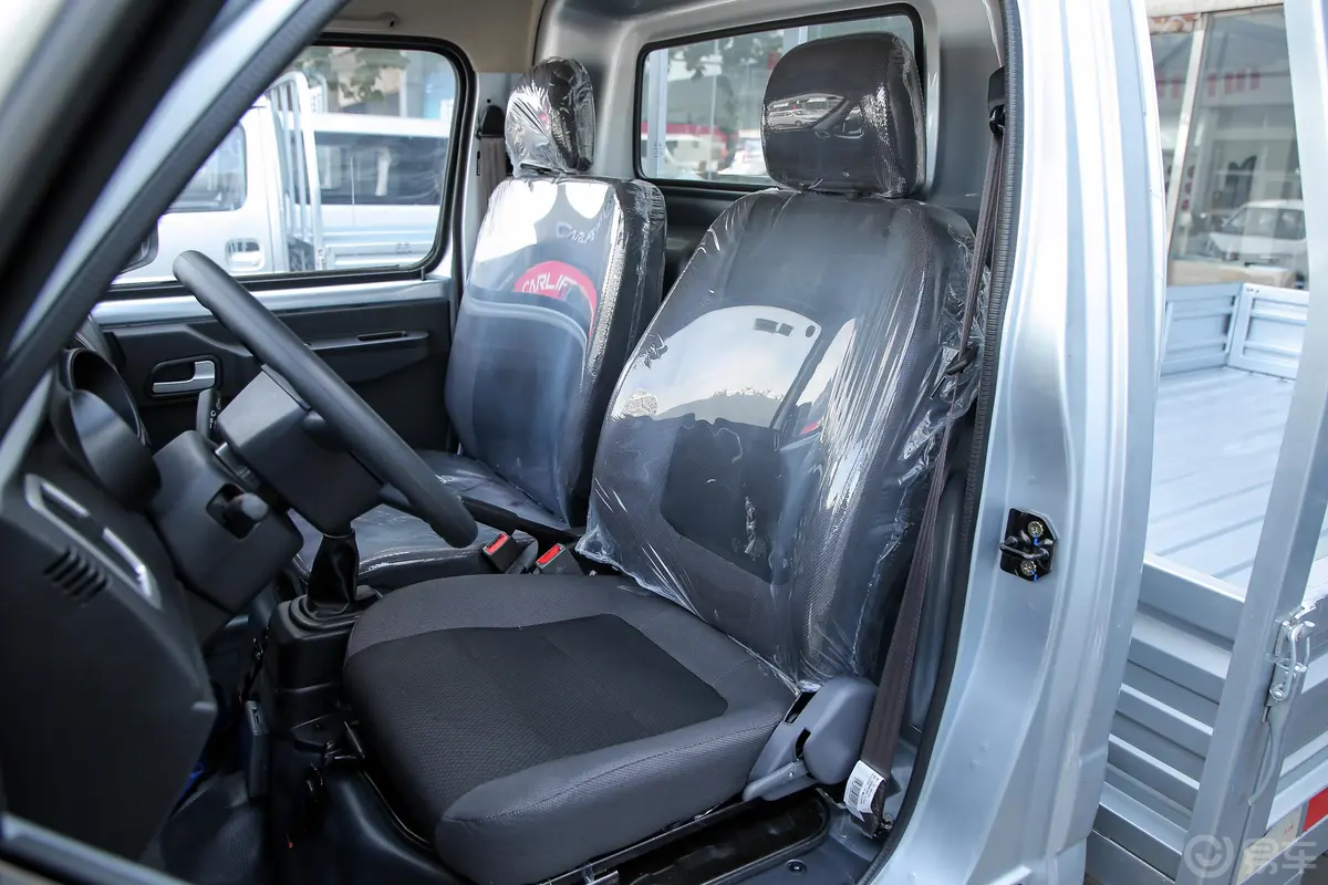 神骐T201.5L 手动 单排 短轴 豪华型驾驶员座椅