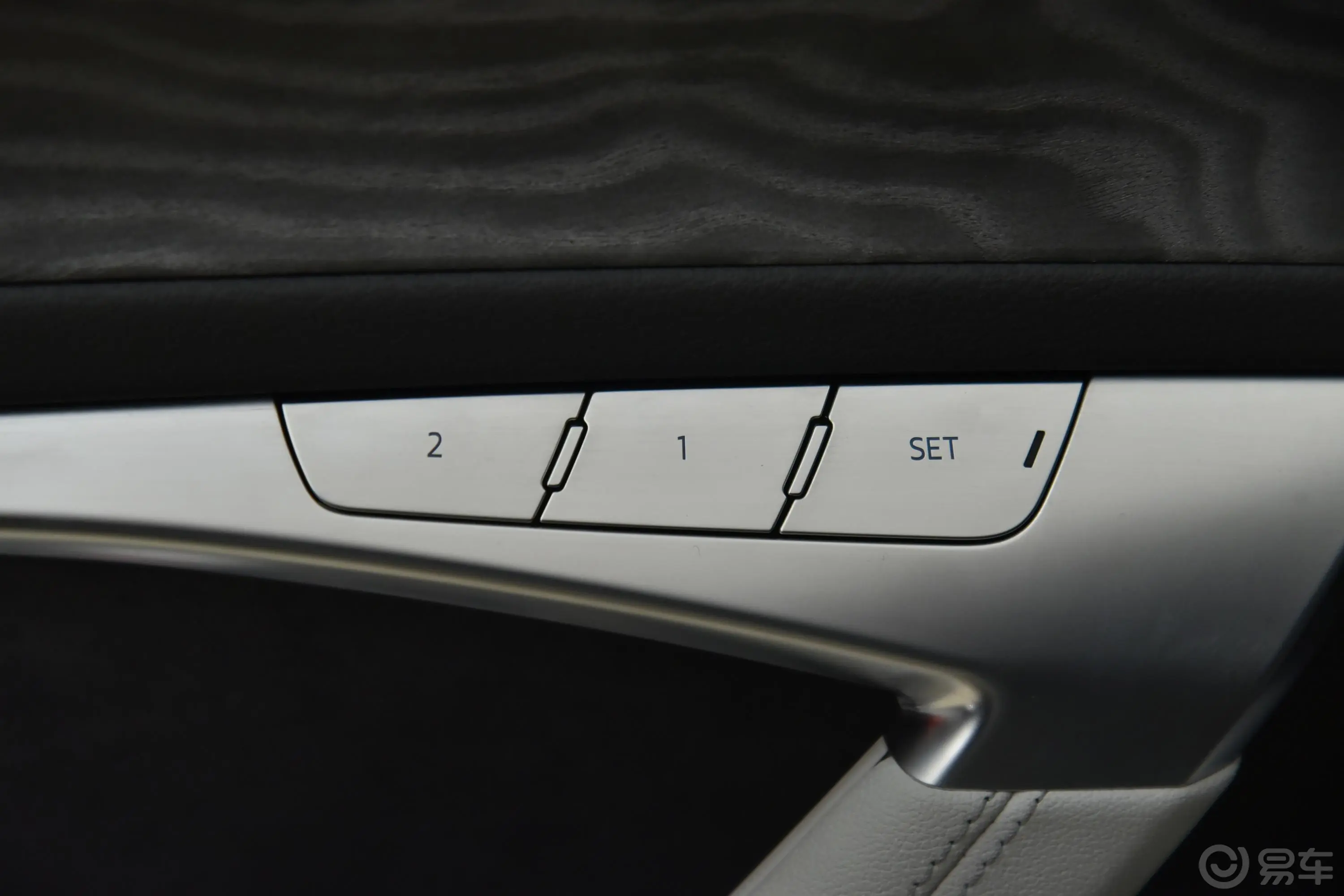 奥迪A7L55 TFSI quattro S-line 先见版主驾驶位