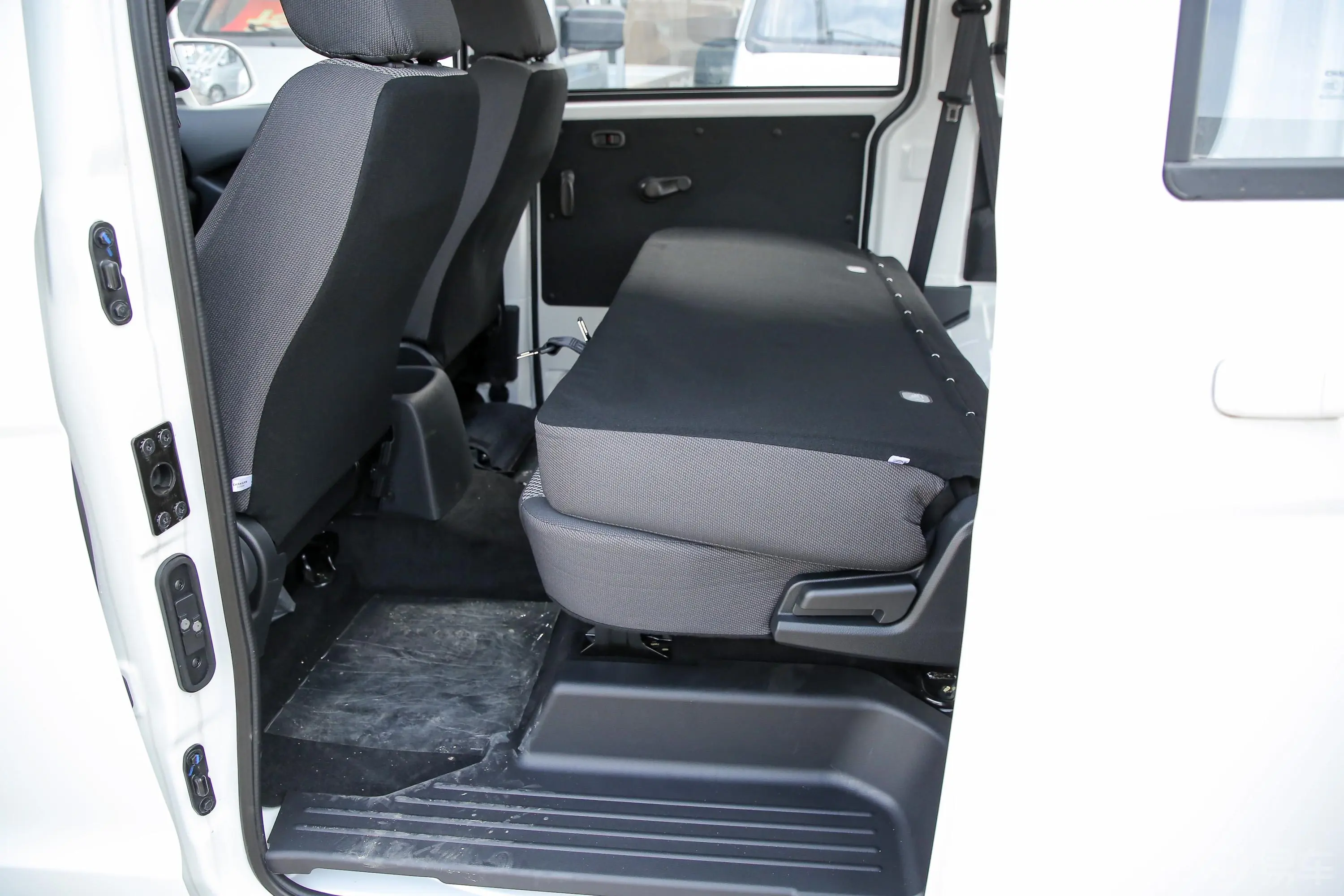 欧诺S欧诺S 1.5L 客车智享版(无空调)空间