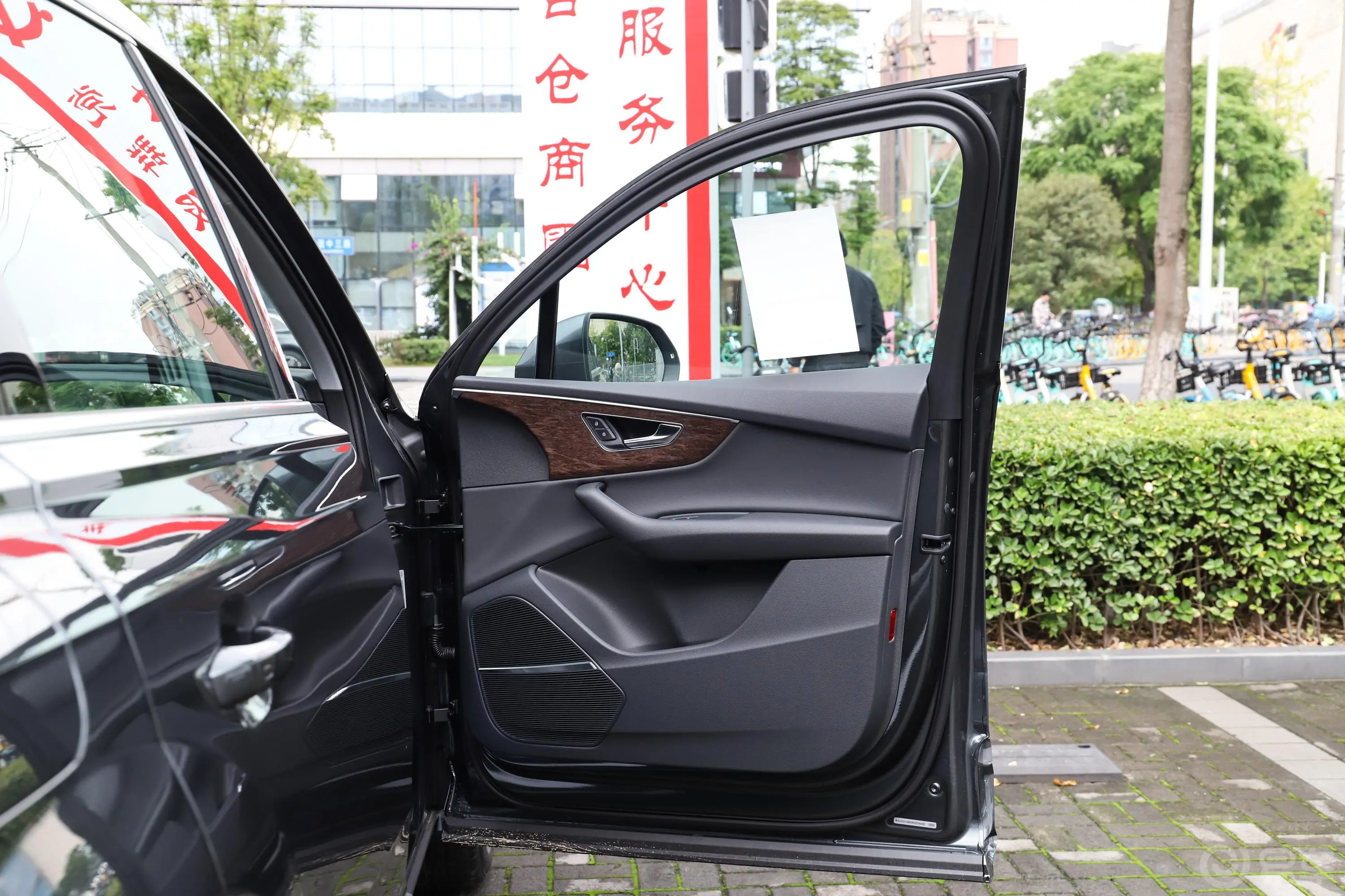 奥迪Q755 TFSI quattro S line运动型副驾驶员车门