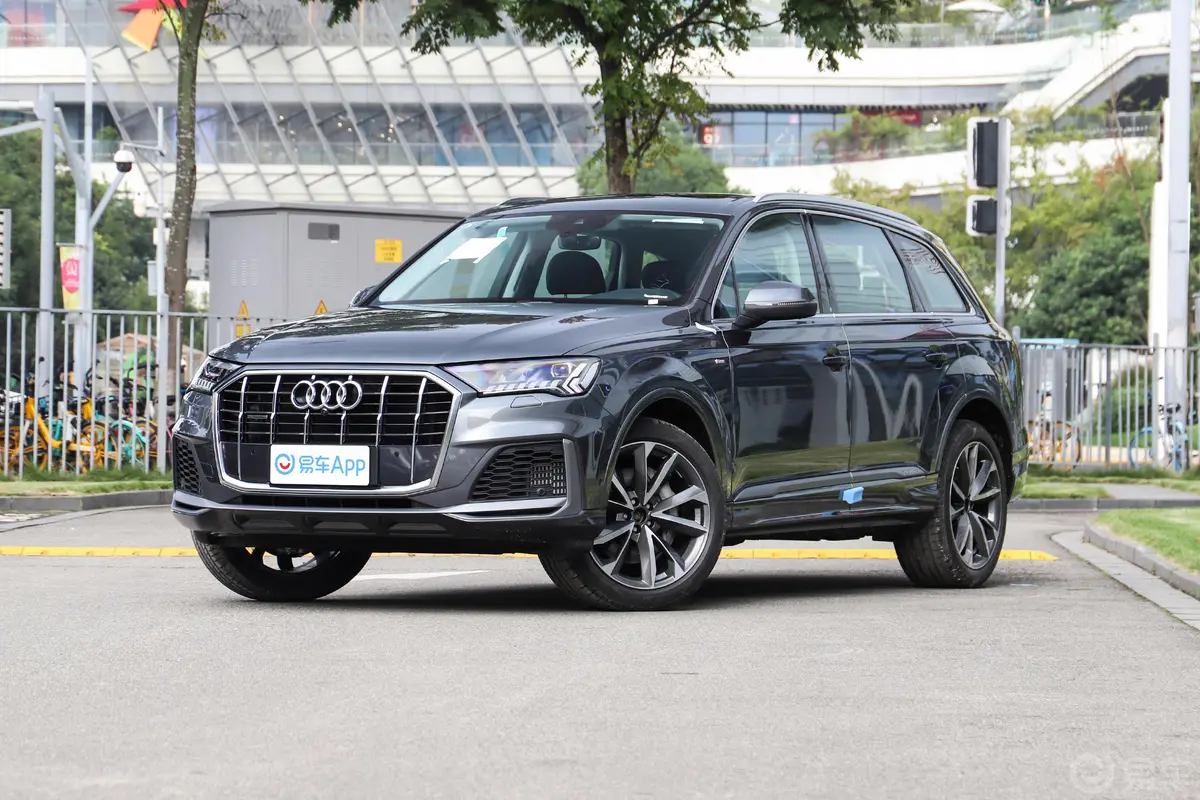 奥迪Q755 TFSI quattro S line运动型侧前45度车头向左水平