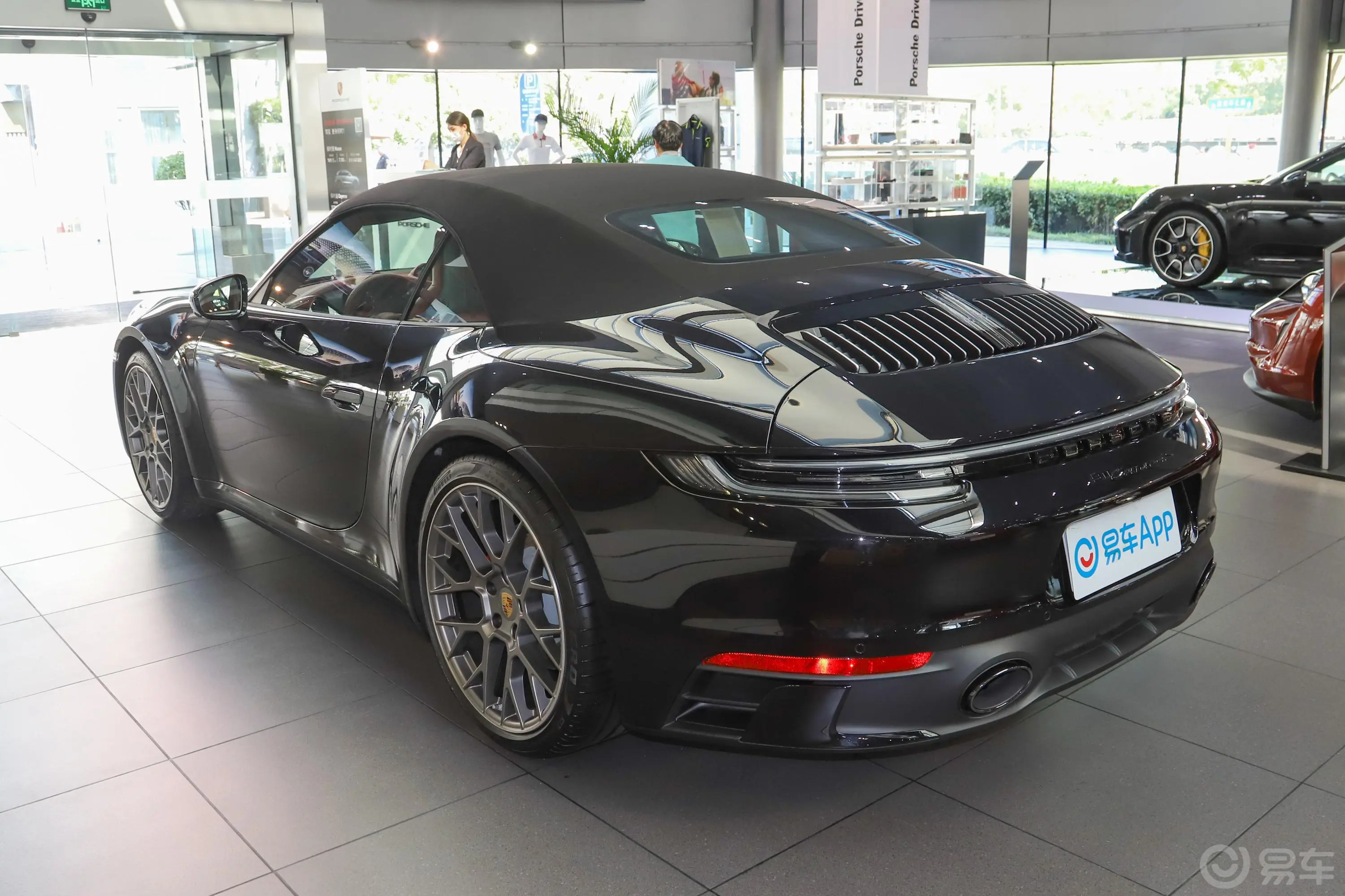 保时捷911Carrera 4S Cabriolet 3.0T侧后45度车头向左水平