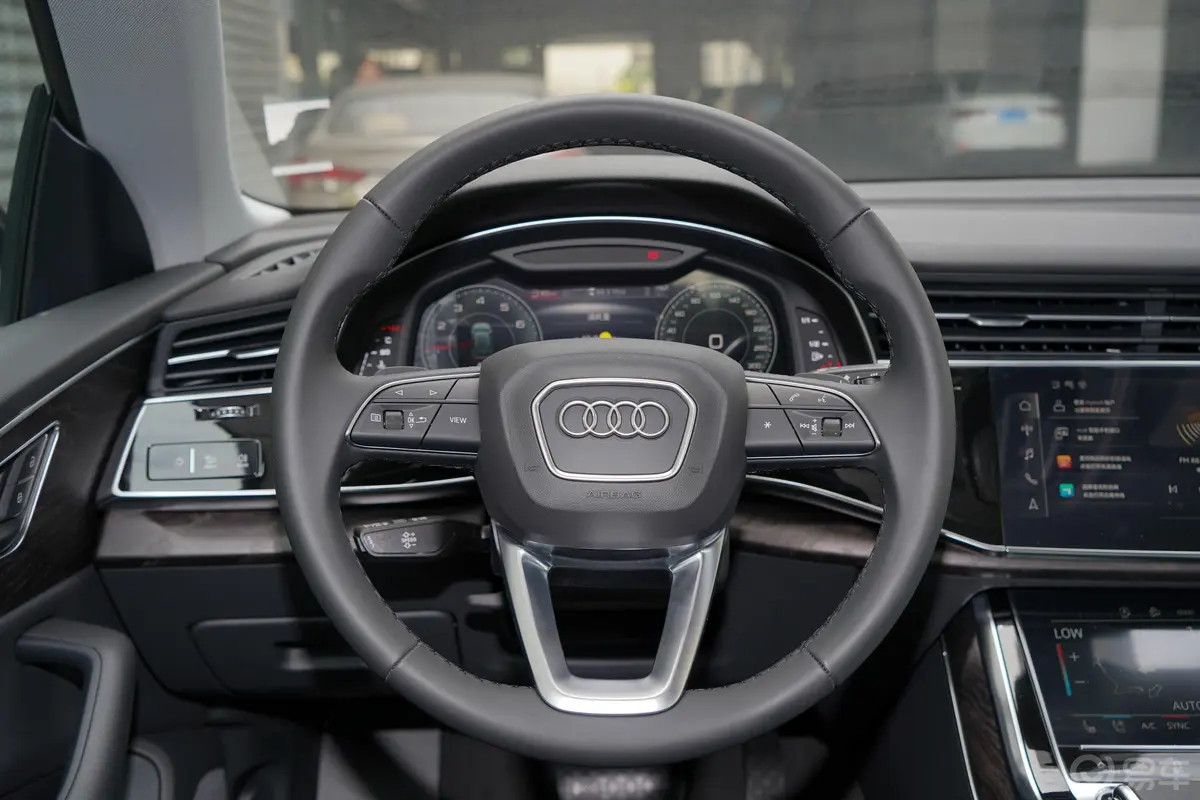 奥迪Q845 TFSI quattro 豪华动感型方向盘