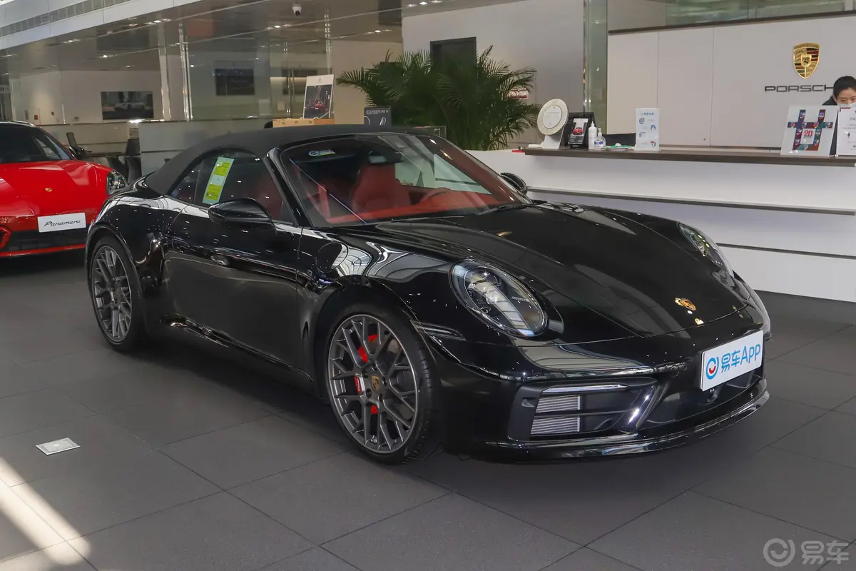 保时捷911Carrera 4S Cabriolet 3.0T侧前45度车头向右水平