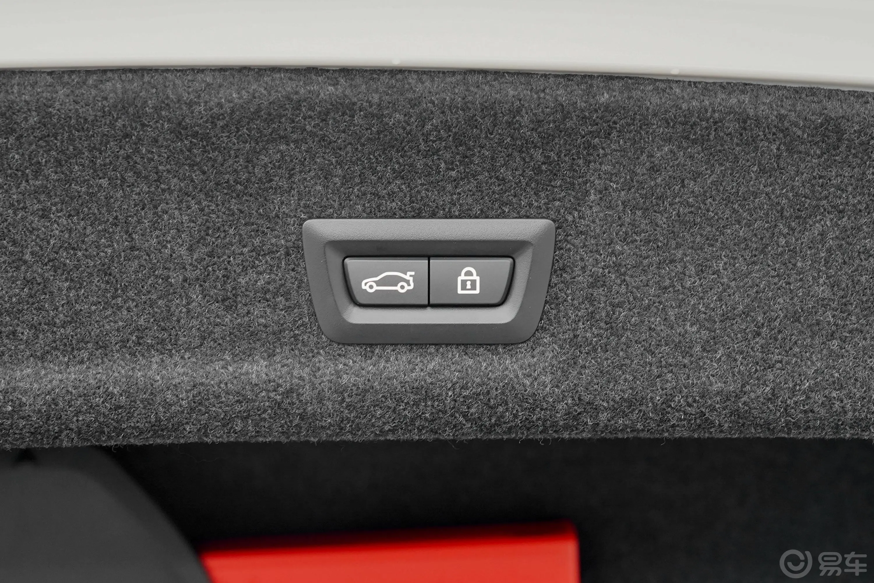 宝马3系325Li xDrive M运动套装电动尾门按键（手动扶手）