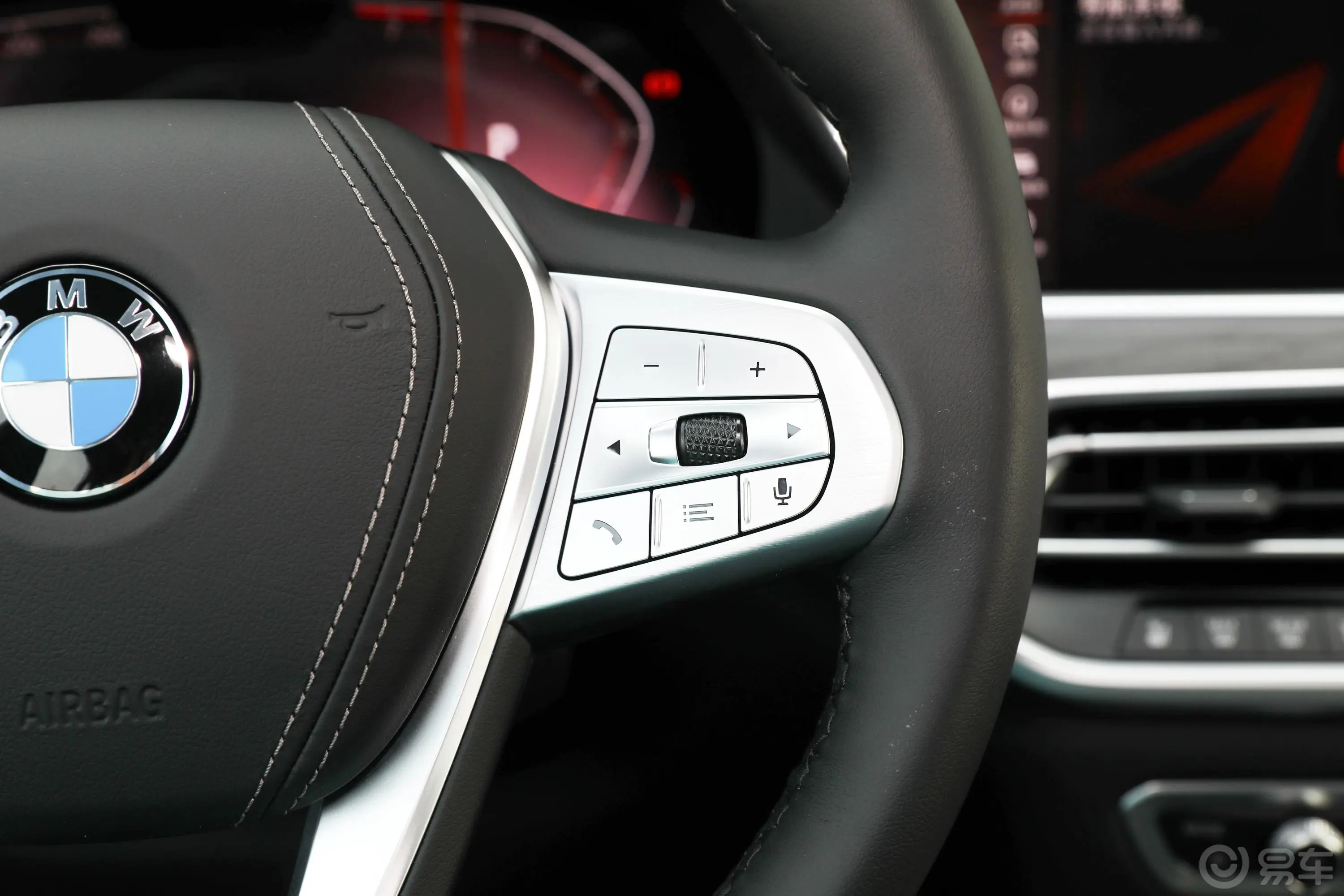 宝马X7改款 xDrive40i 尊享型 豪华套装右侧方向盘功能按键