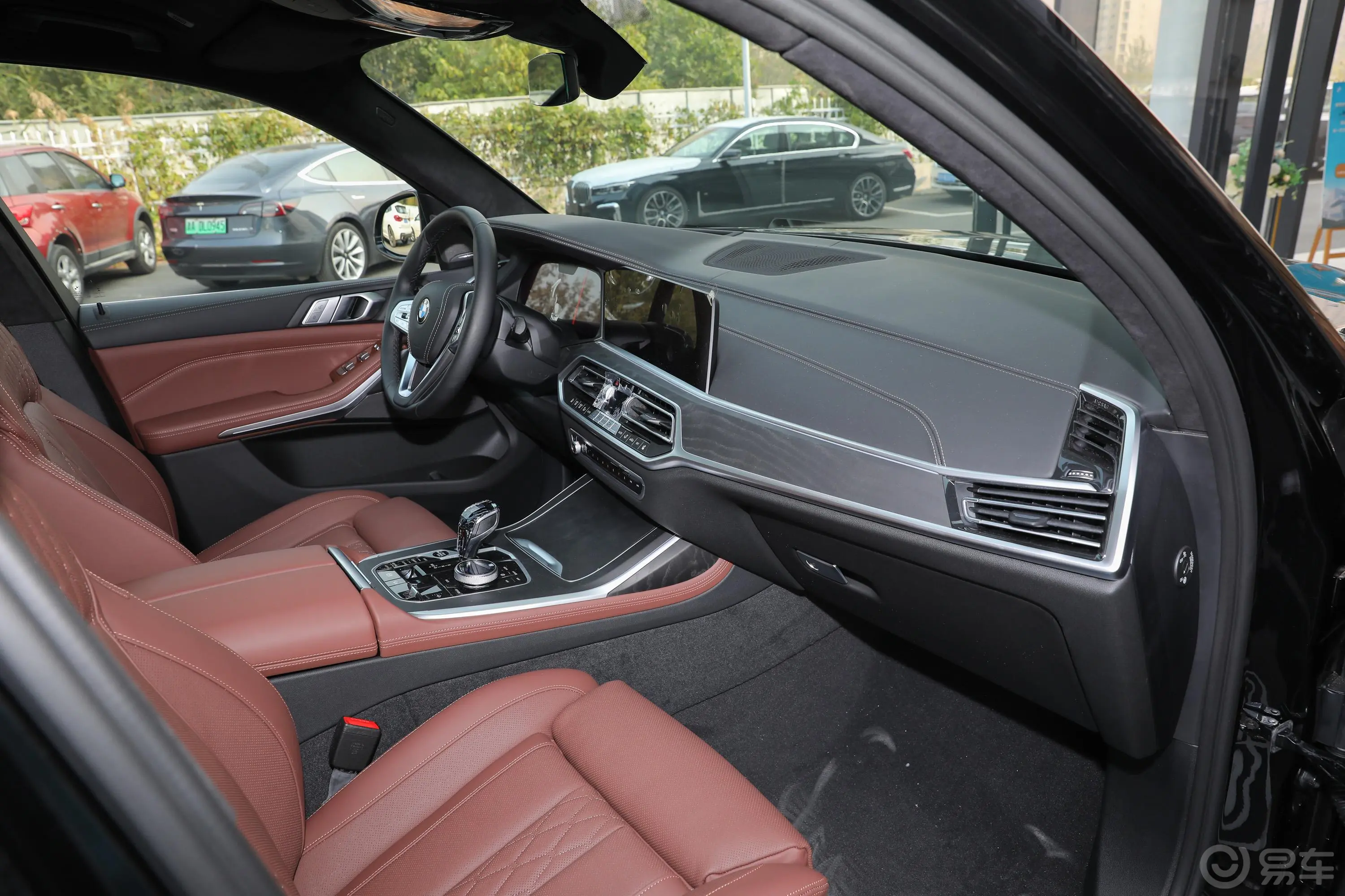 宝马X7改款 xDrive40i 尊享型 豪华套装内饰全景副驾驶员方向