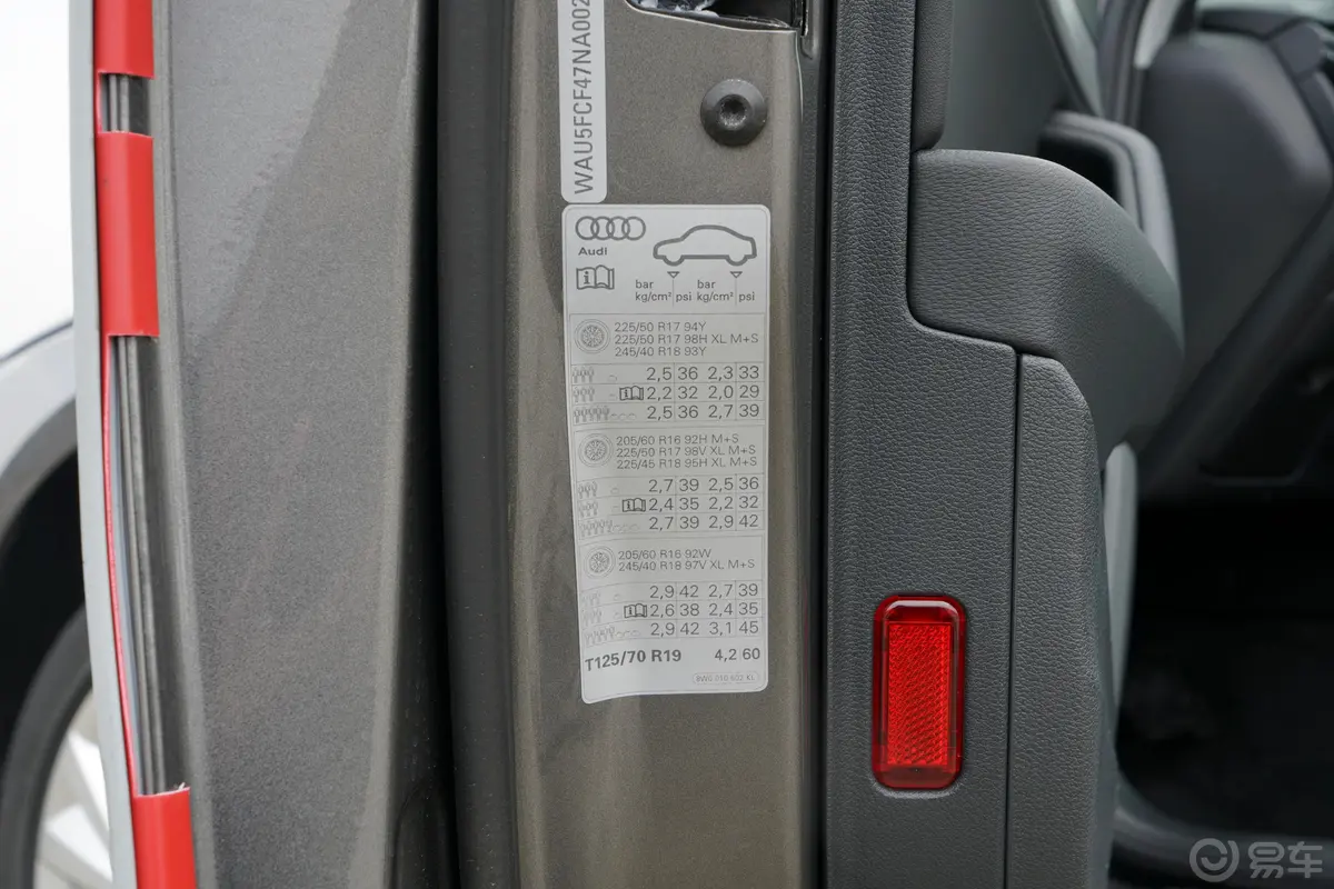 奥迪A4(进口)Avant 40 TFSI 时尚动感型胎压信息铭牌