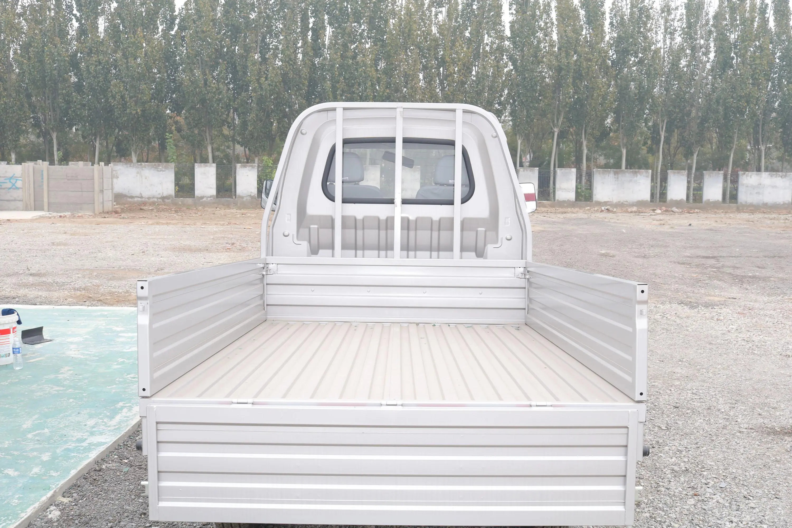 新豹T11.2L 单排单后轮长箱 载货汽车 舒适版后排头部空间