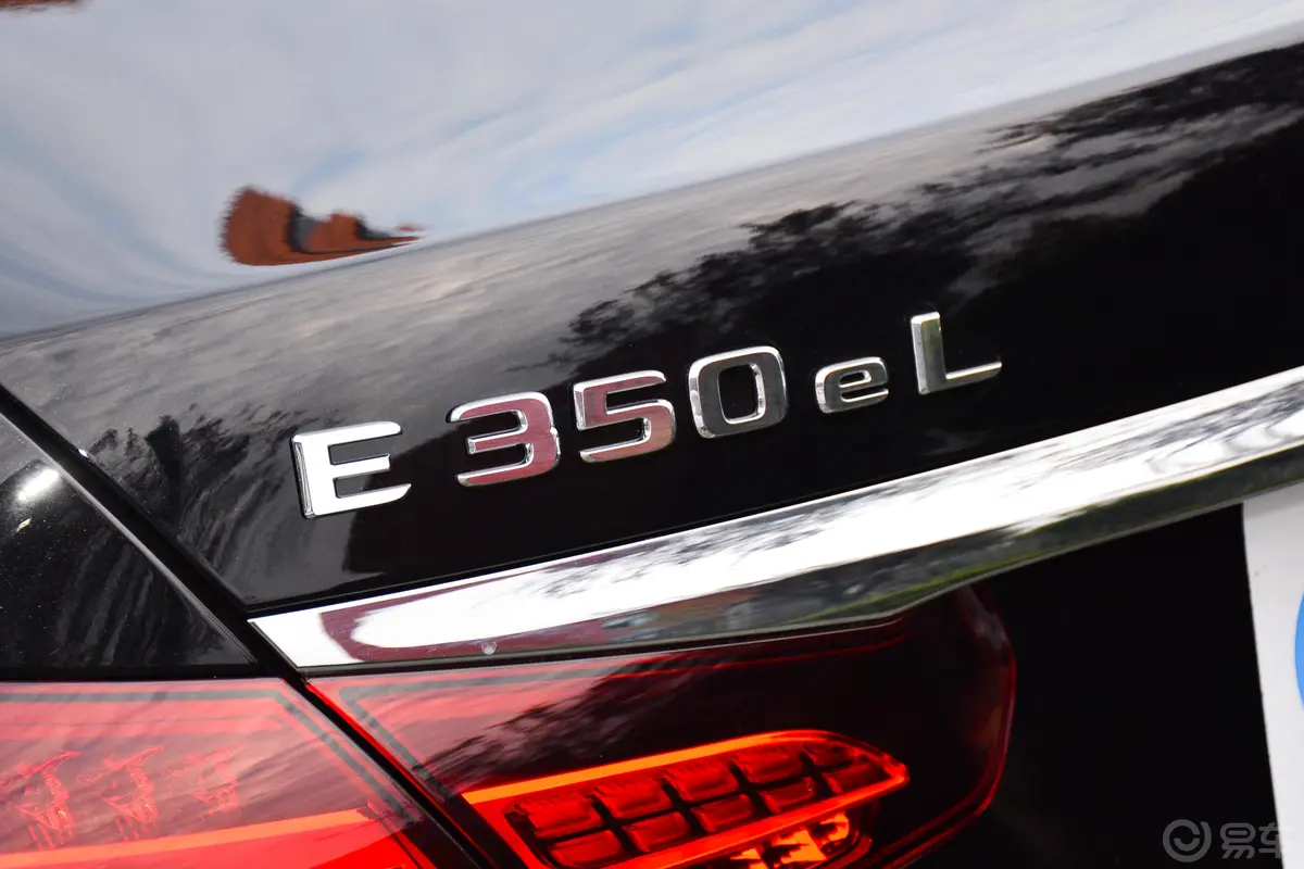 奔驰E级 插电混动E 350 e L 插电式混合动力轿车外观
