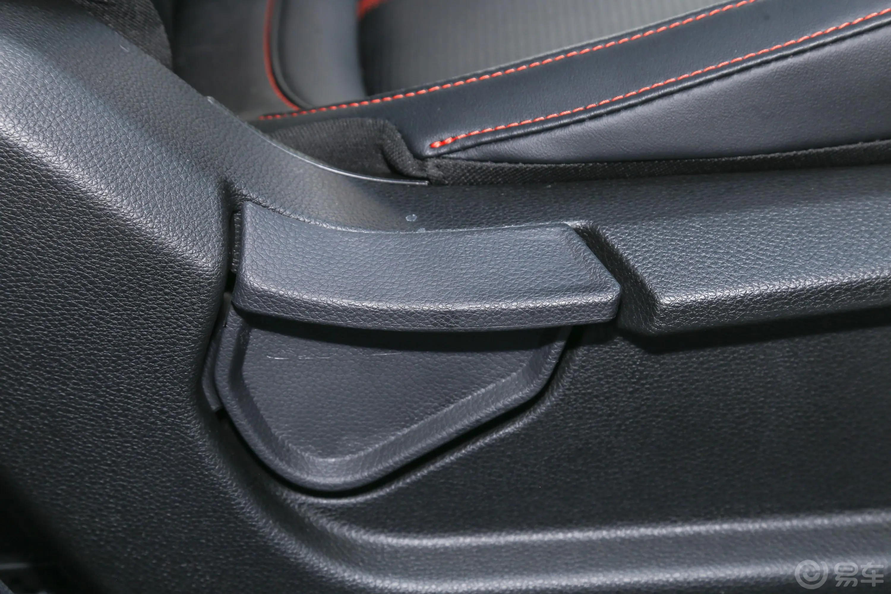 KX3傲跑1.5L CVT 全能版副驾座椅调节