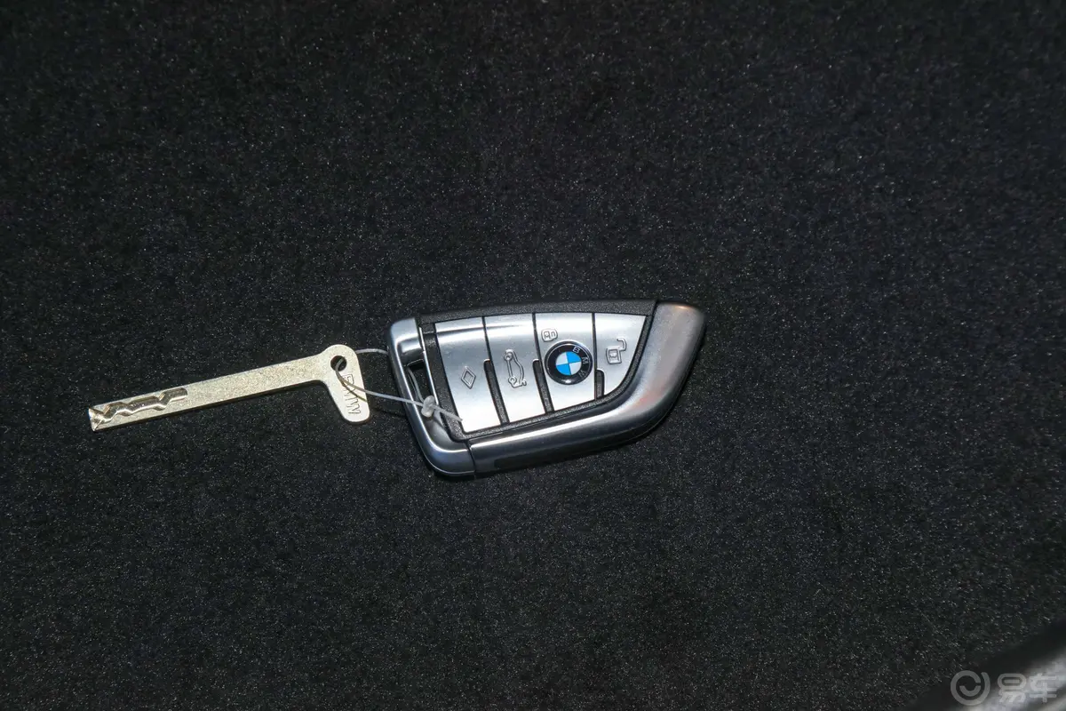宝马X7改款 xDrive40i 领先型 豪华套装钥匙正面