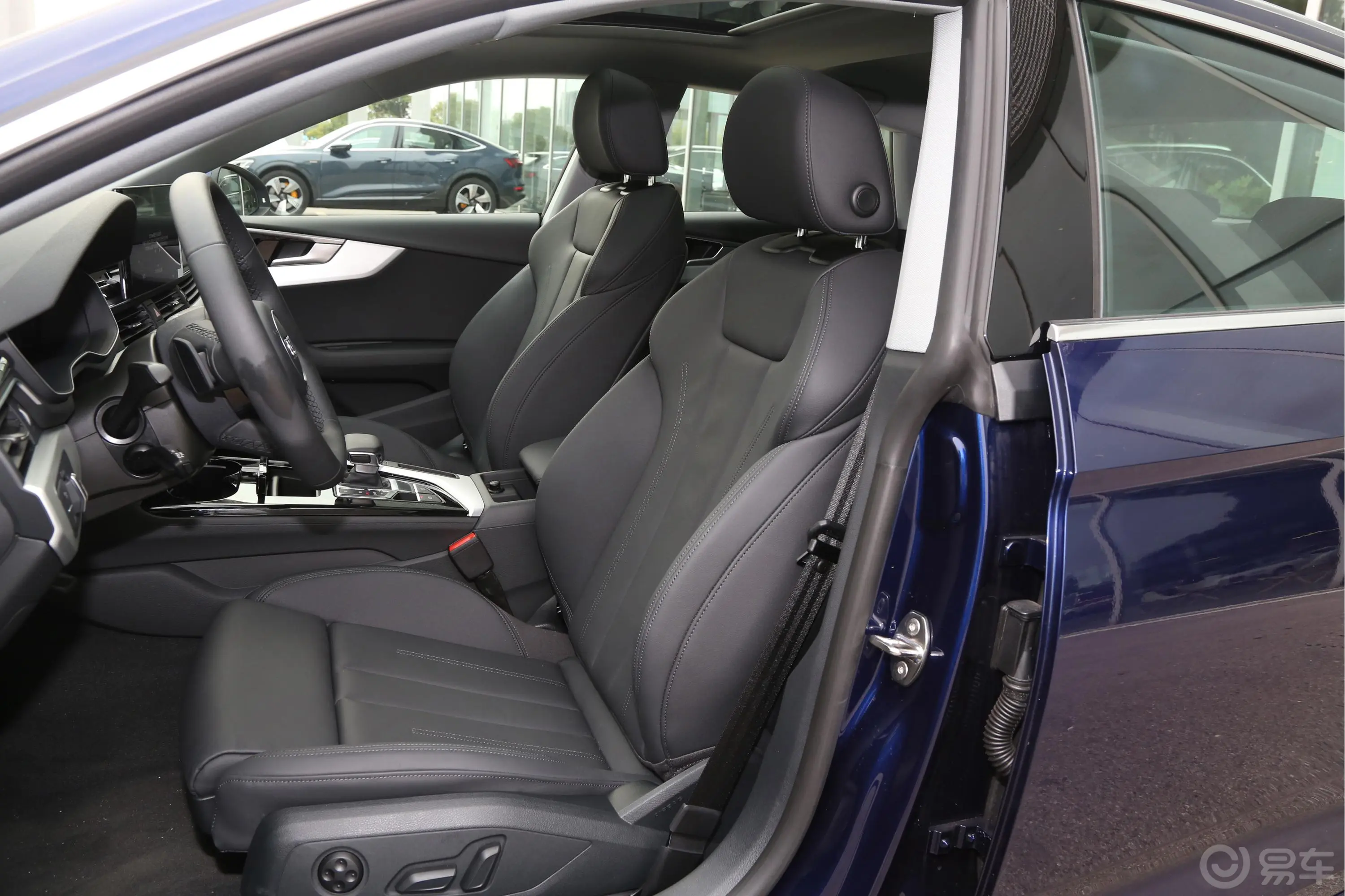奥迪A5Sportback 40 TFSI quattro 豪华动感型驾驶员座椅