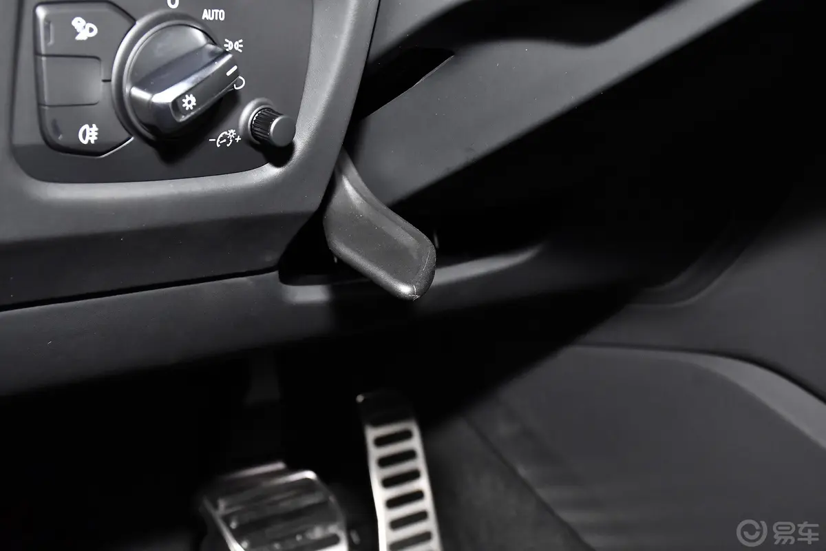 奥迪R8R8 V10 Coupe Performance方向盘调节