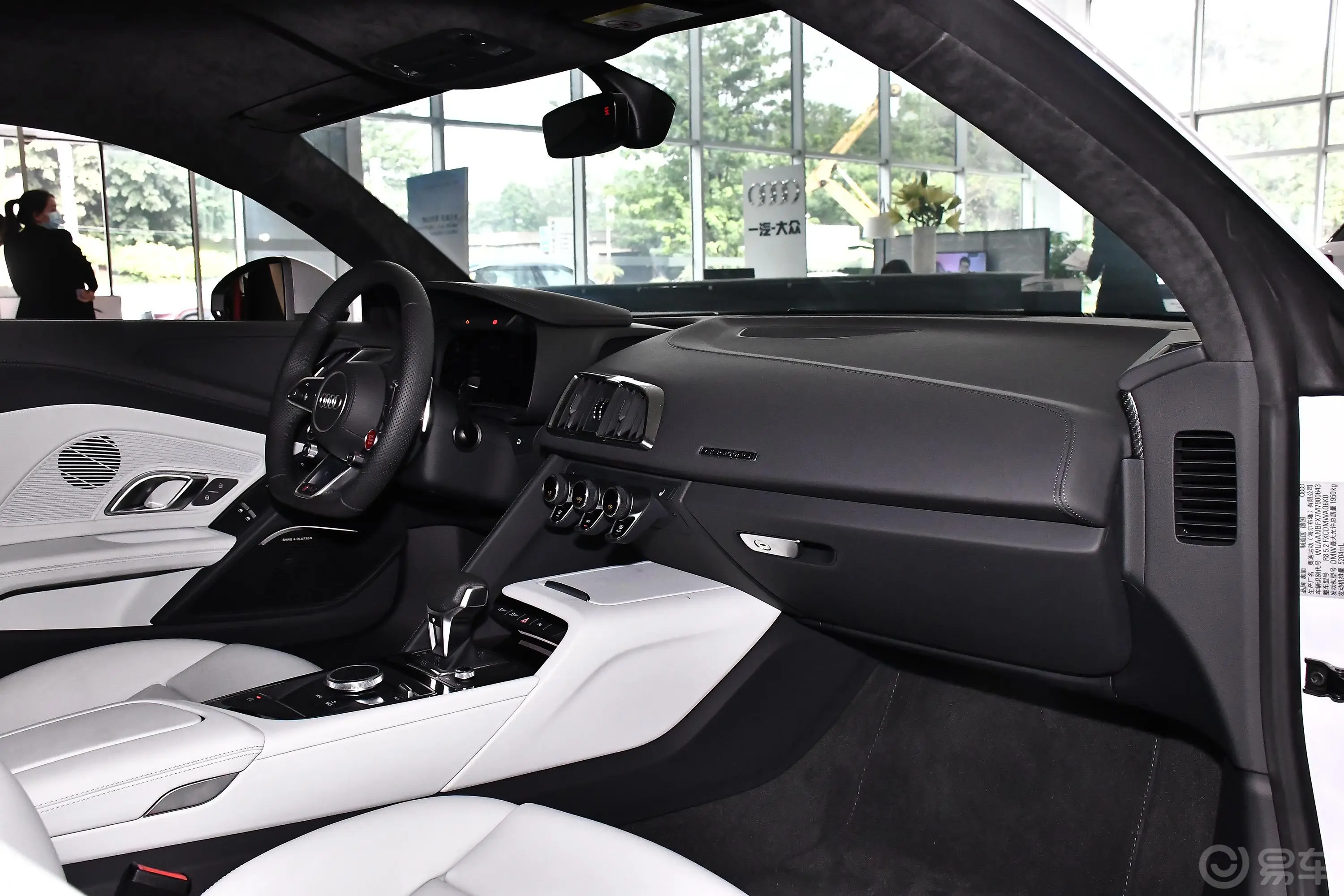 奥迪R8R8 V10 Coupe Performance内饰全景副驾驶员方向