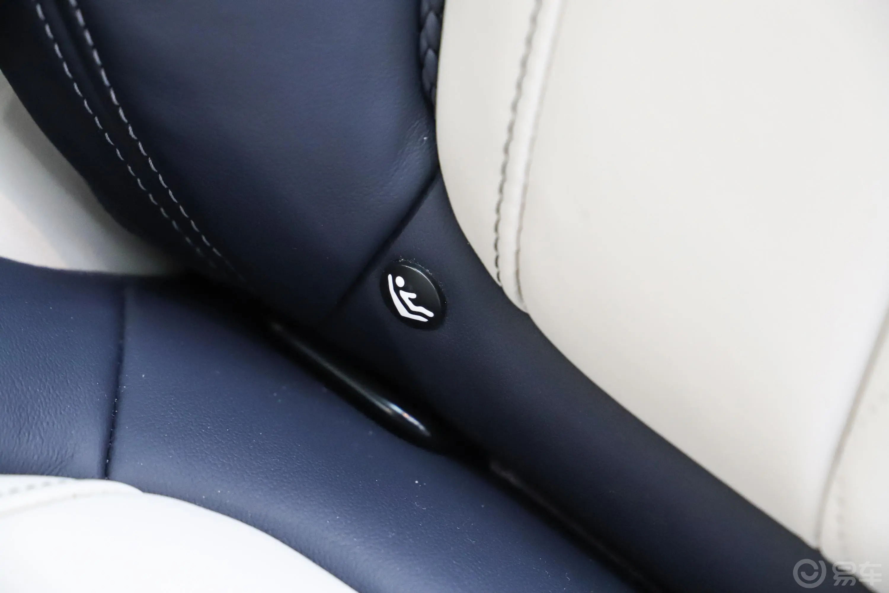 宝马X7改款 xDrive M50i儿童座椅接口