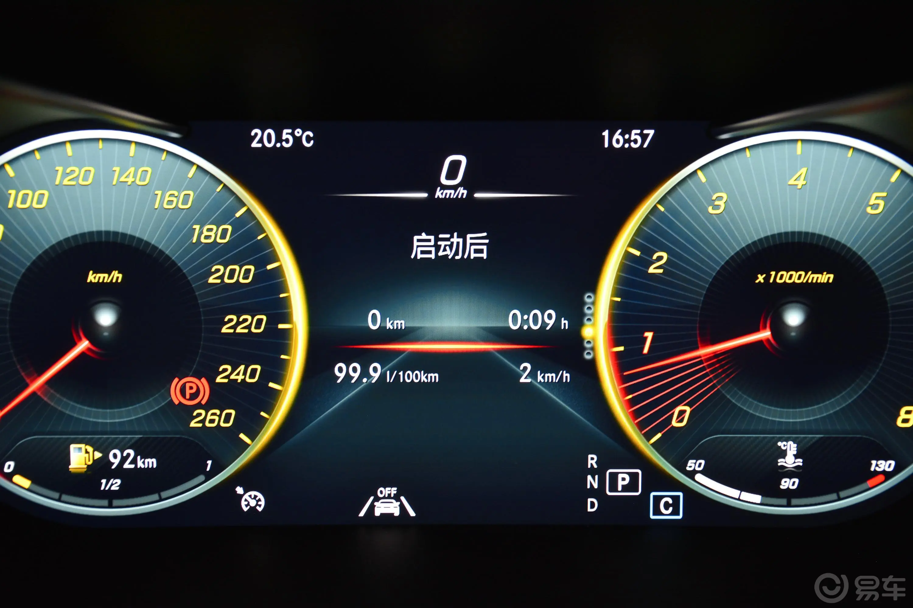 奔驰GLCGLC 300 L 4MATIC 动感型内饰