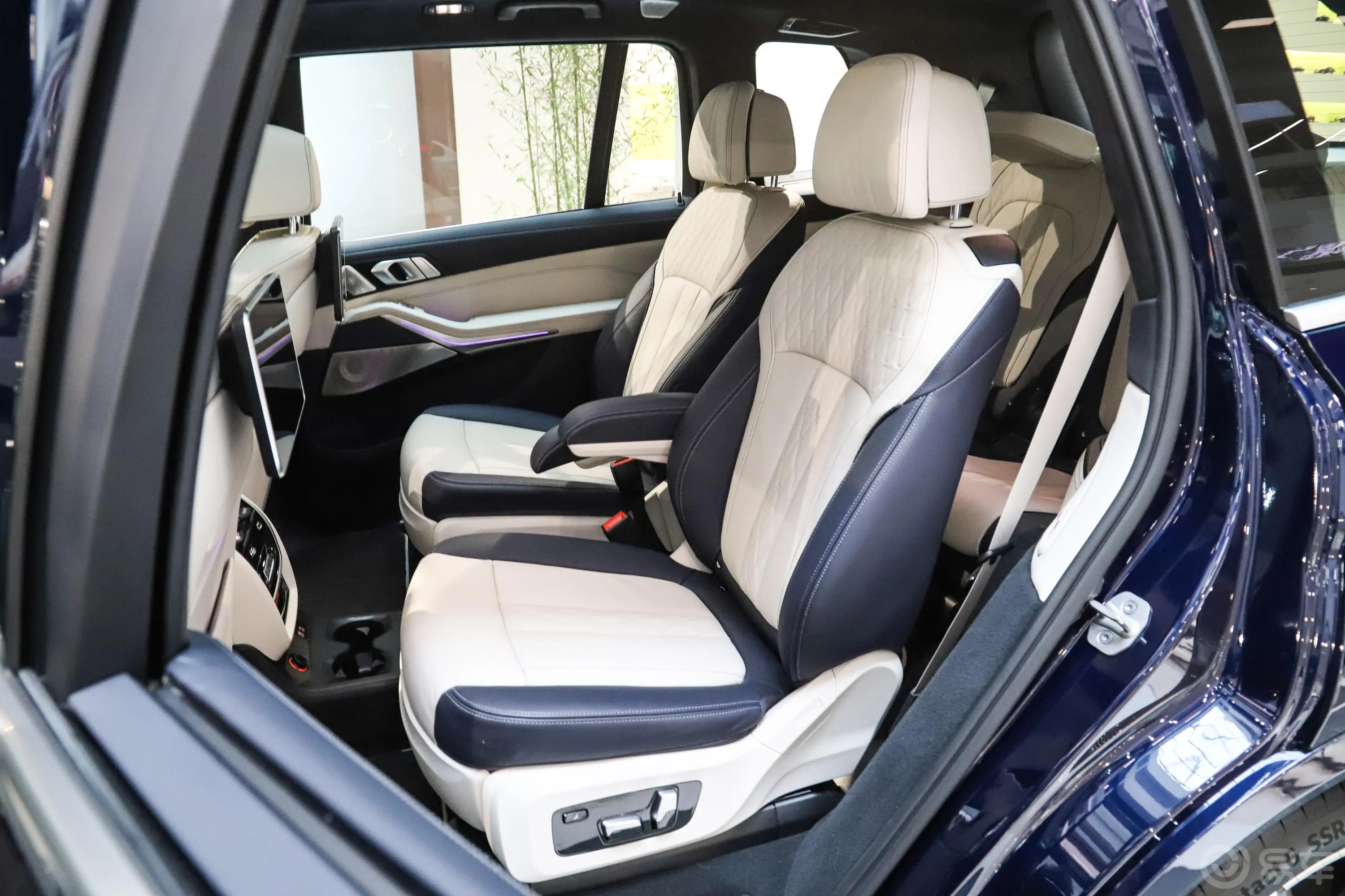 宝马X7改款 xDrive M50i后排座椅