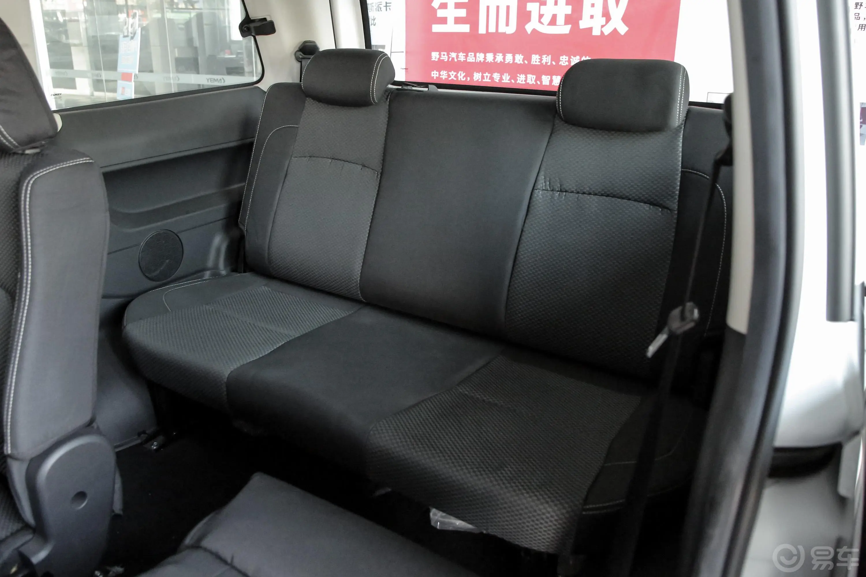 斯派卡改款2 1.5L CVT 舒适型第三排座椅