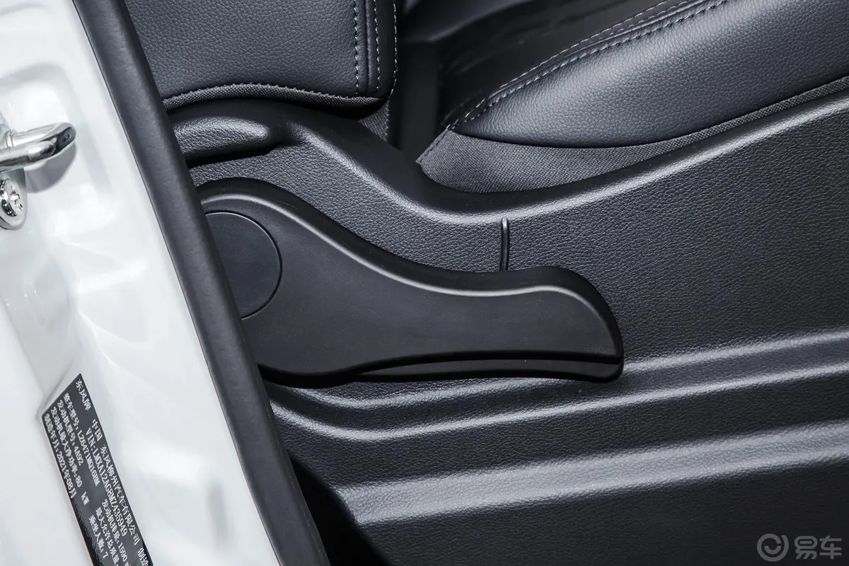 菱智M5 1.6L 奋斗豪华型 7座副驾座椅调节