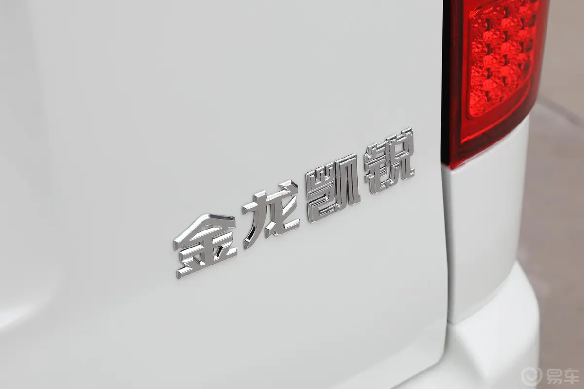 凯锐浩克2.0L 手动 平顶标准型 6座 国VI外观