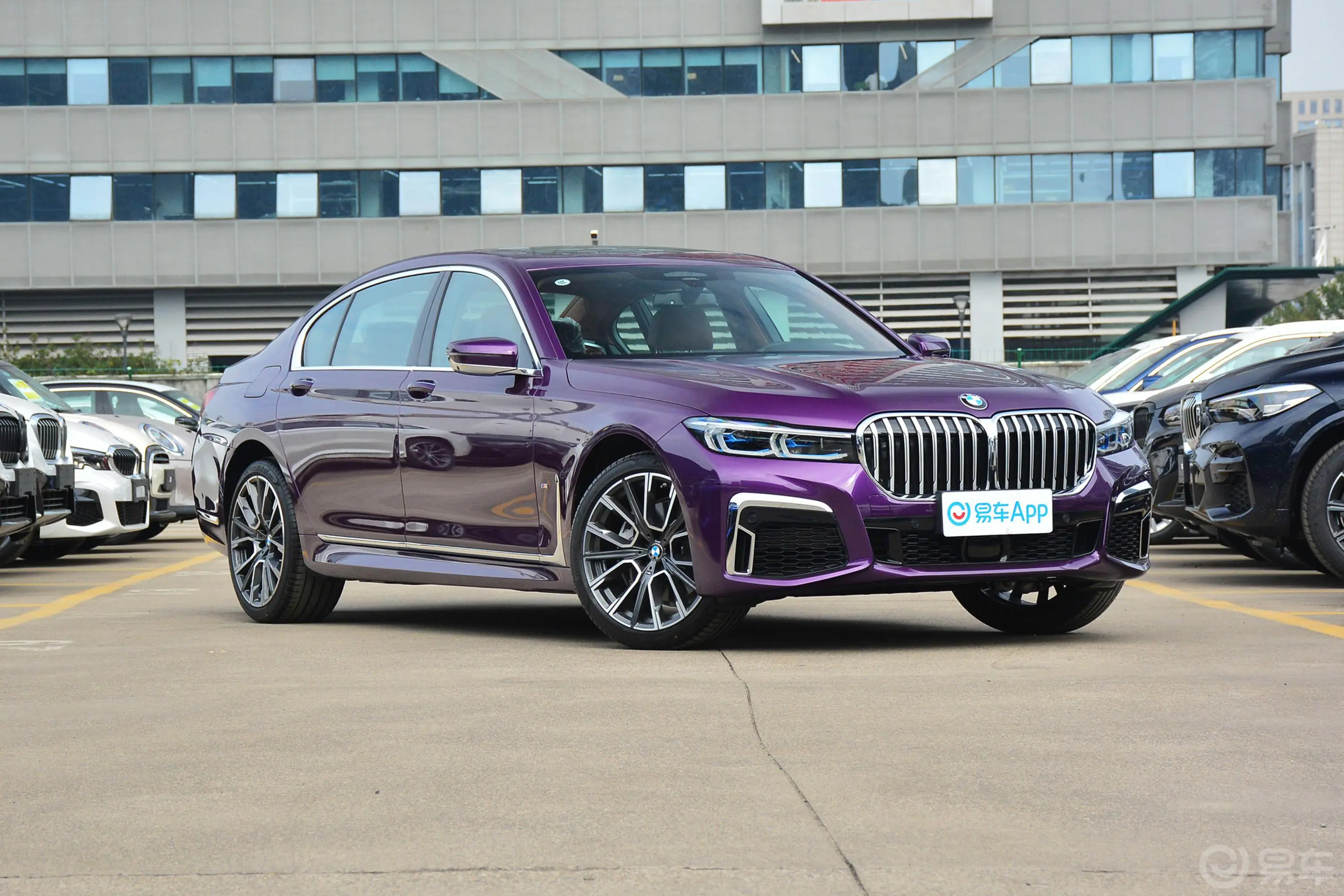 宝马7系740Li xDrive 行政型 M运动套装外观