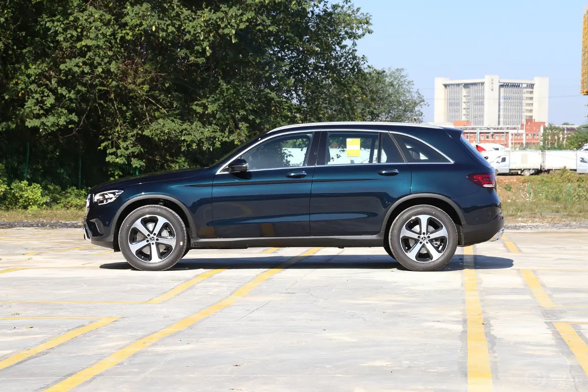 奔驰GLCGLC 260 L 4MATIC 动感型外观