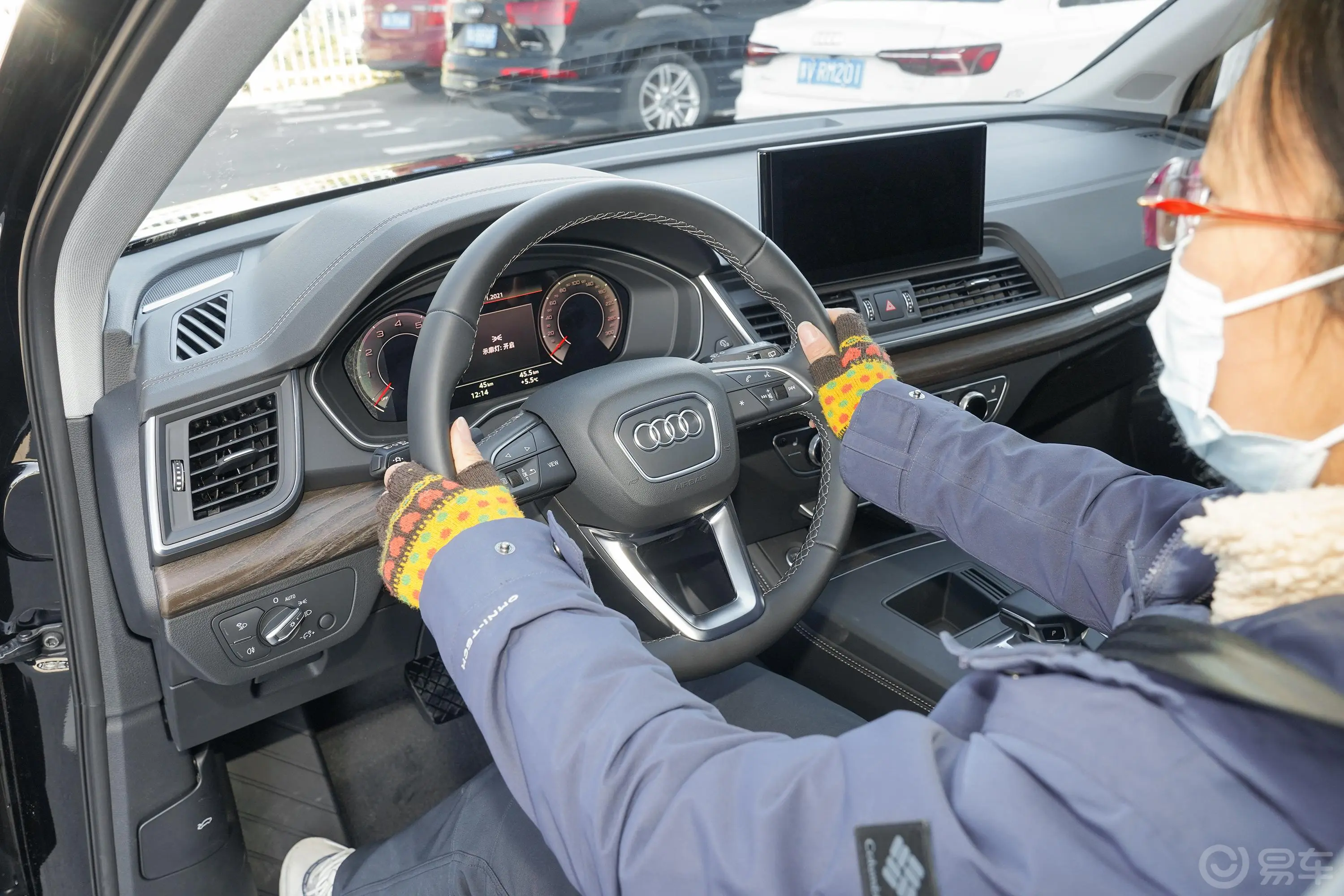 奥迪Q5L45 TFSI 豪华致雅型内饰