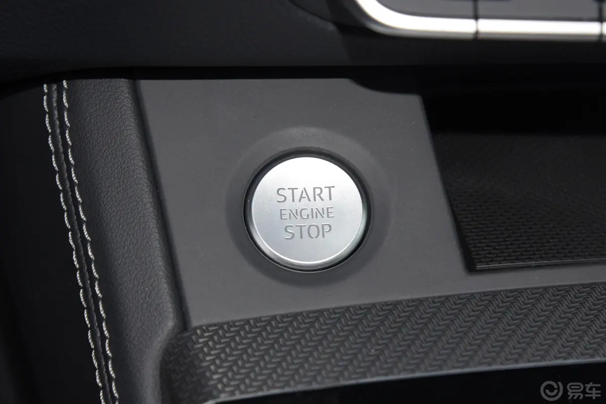 奥迪Q5L Sportback45 TFSI 豪华型钥匙孔或一键启动按键