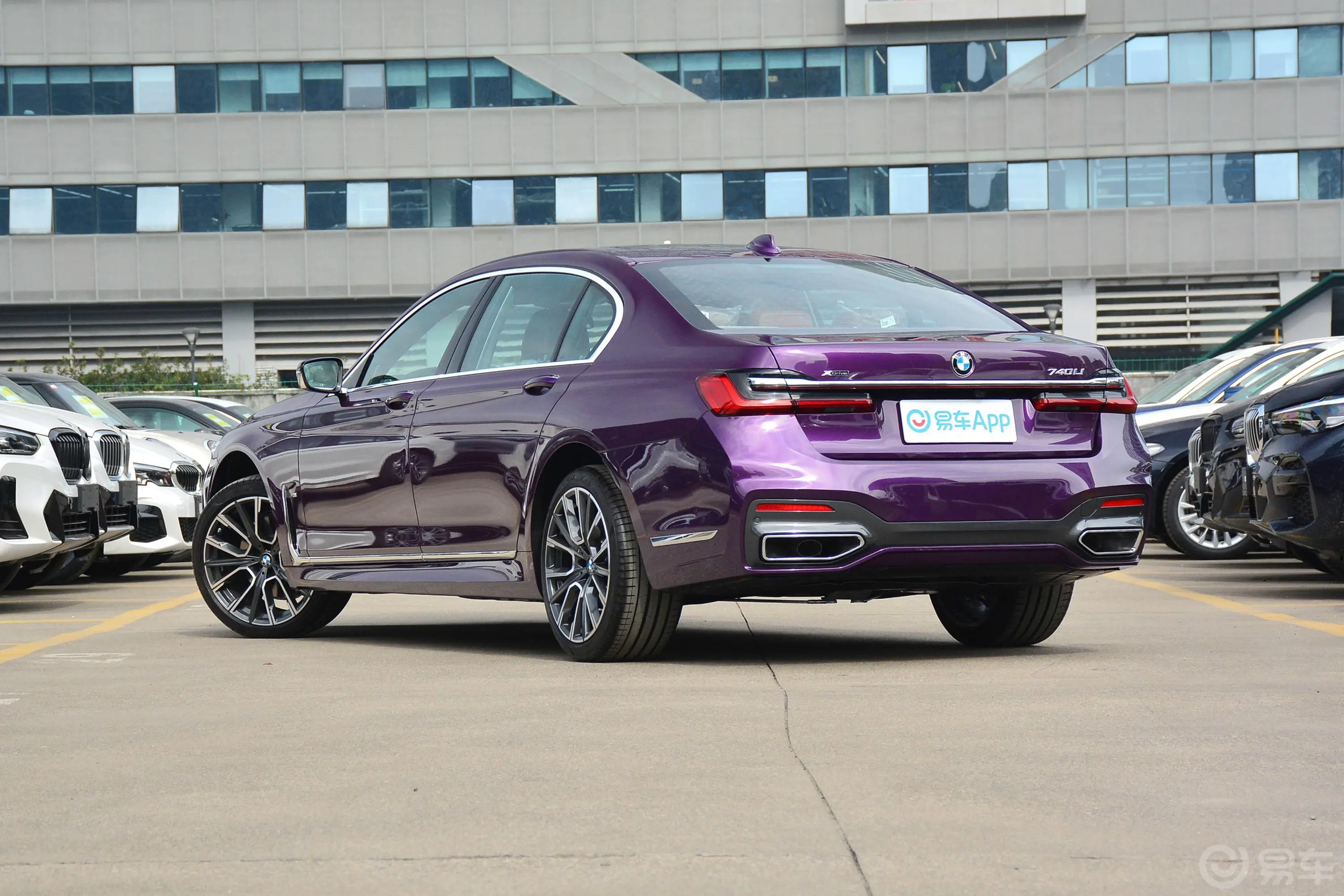 宝马7系740Li xDrive 行政型 M运动套装外观