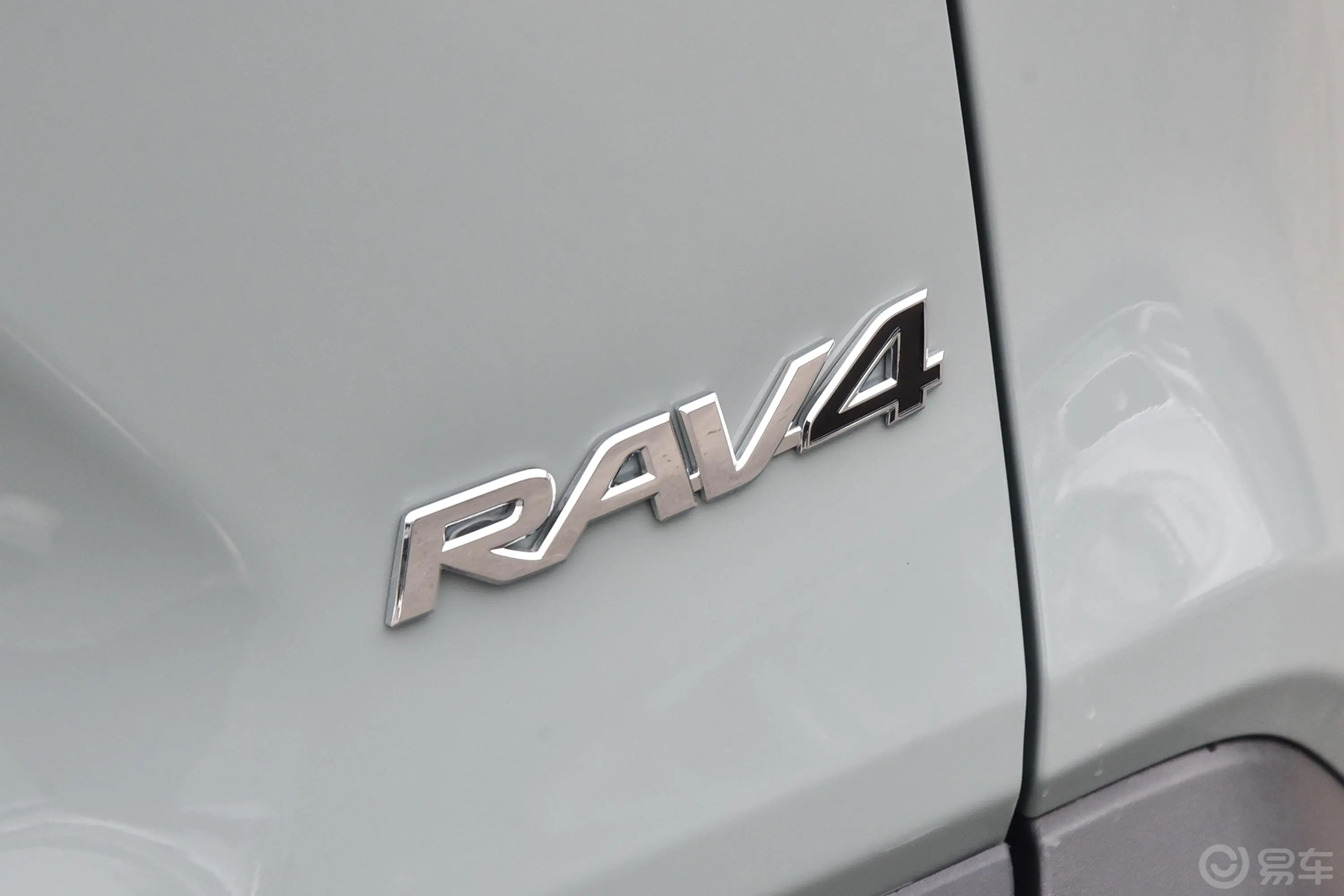 RAV4荣放2.0L CVT 两驱 风尚版外观