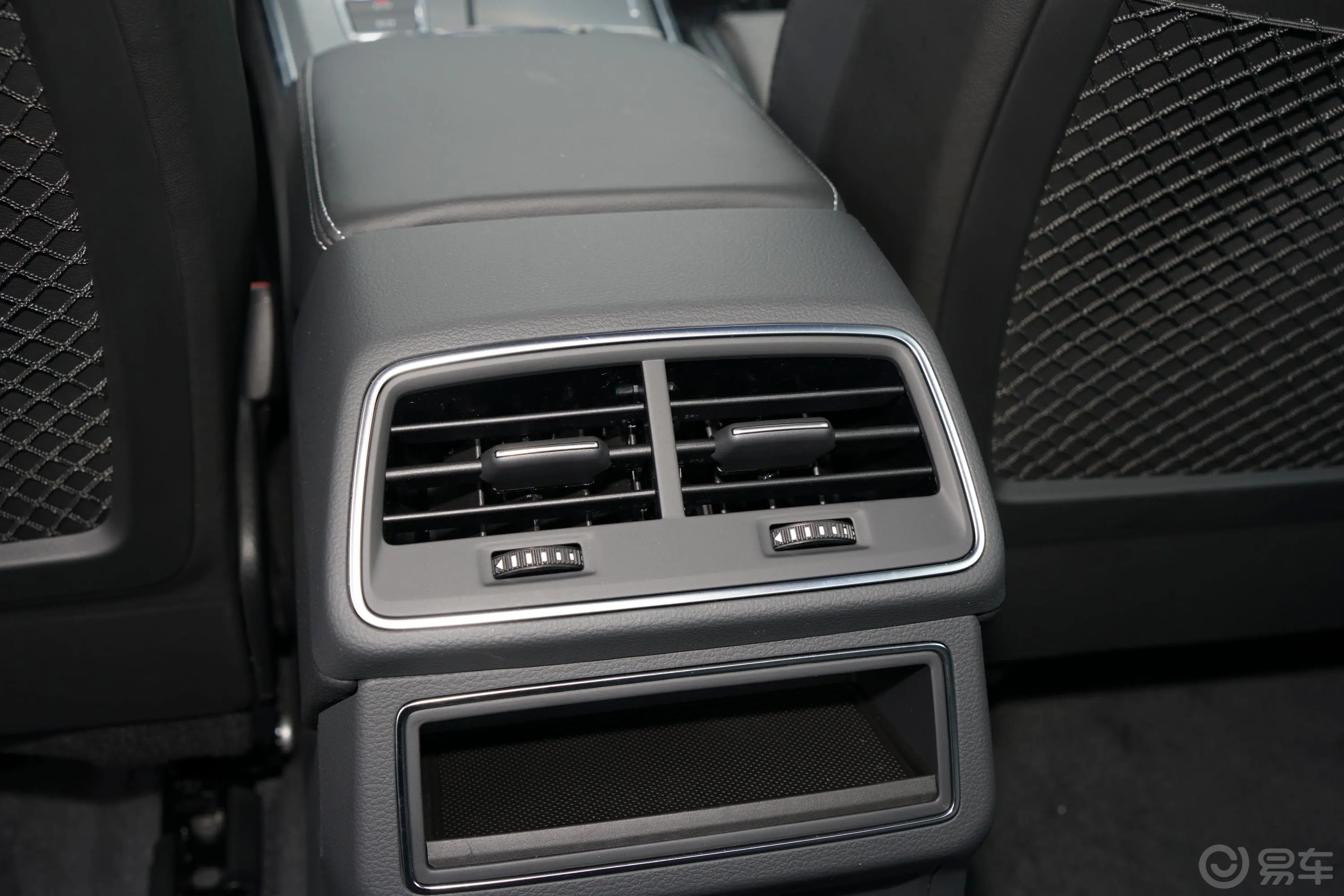 奥迪A6L40 TFSI 豪华动感型空间