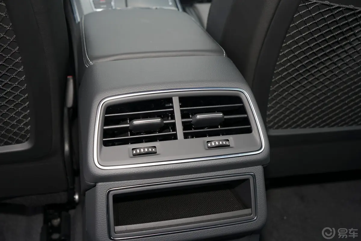 奥迪A6L40 TFSI 豪华动感型空间