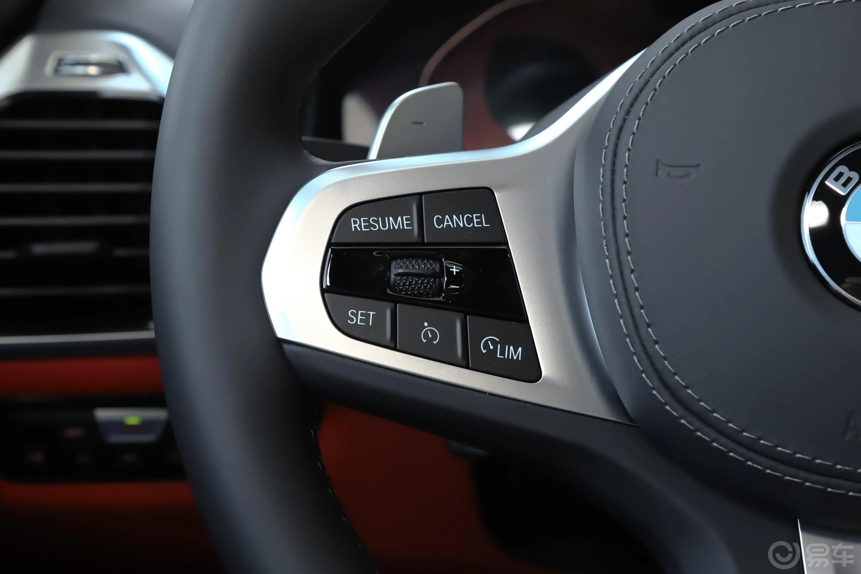 宝马8系改款 四门轿跑车 840i xDrive M运动套装左侧方向盘功能按键