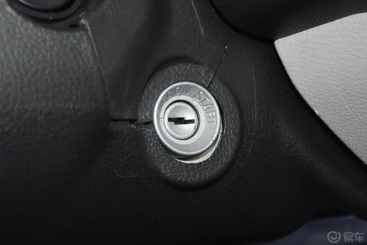 优劲1.3L 双排普货 舒适型LJ469Q-AEB钥匙孔或一键启动按键