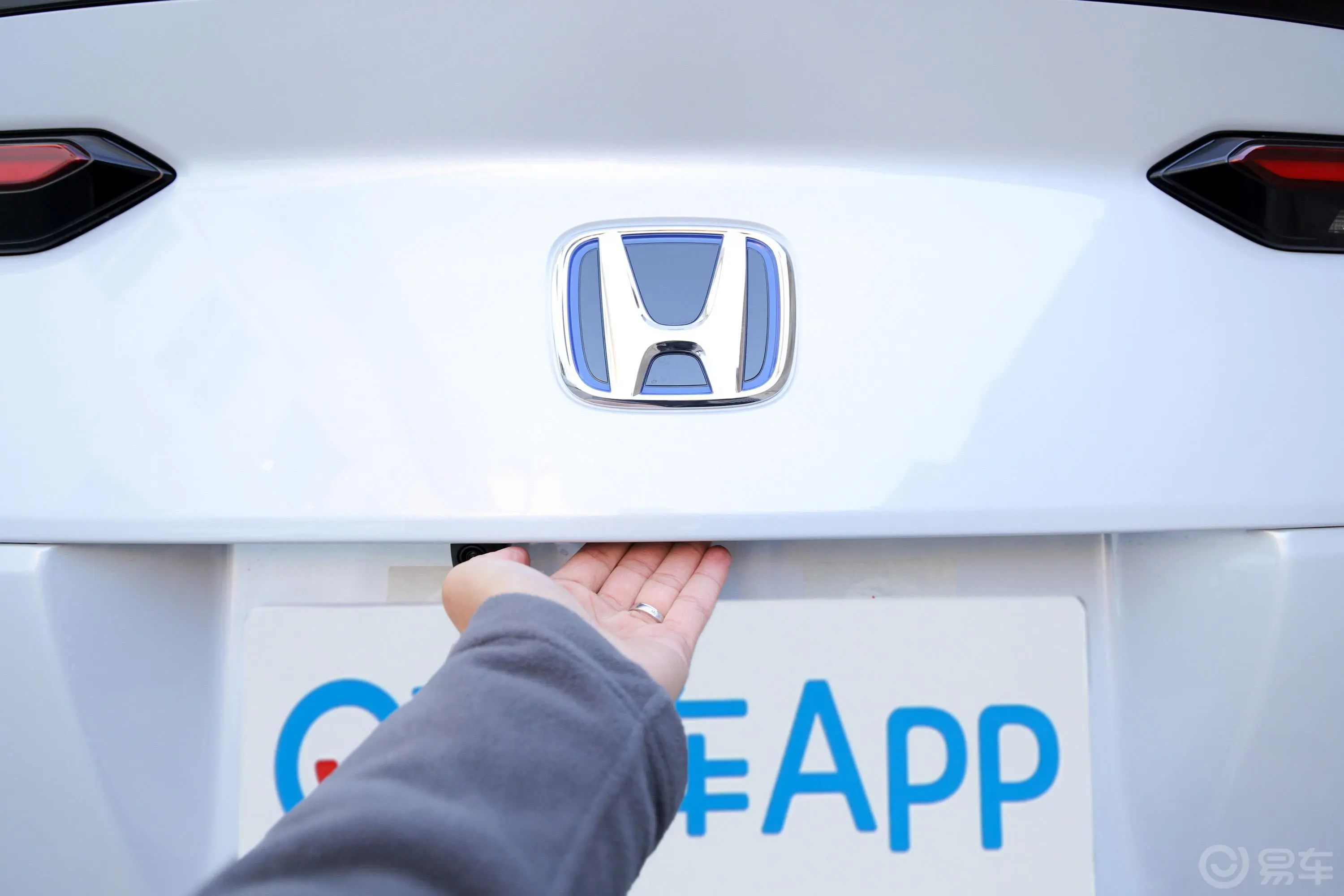皓影 e:PHEV2.0L 65km 尊贵版电动尾门按键(手动扶手)