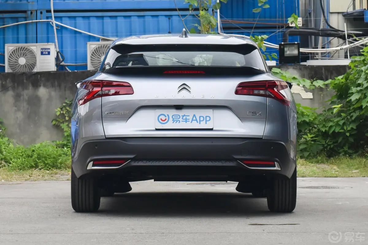 凡尔赛C5 X1.6T 享不凡正后水平