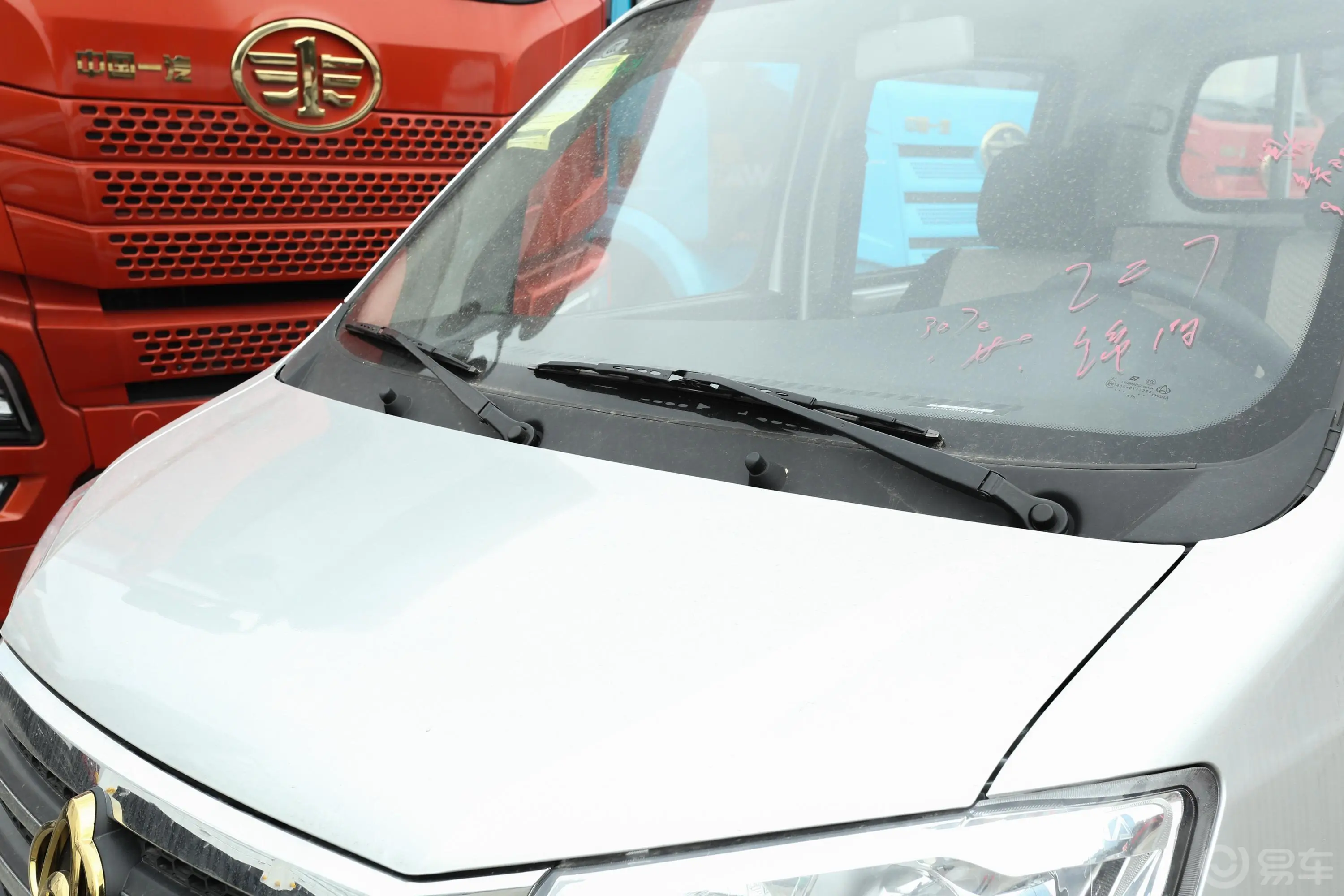 新豹T3标准版 东安1.6L 122马力 2.22米栏板 双排 汽油 国Ⅵ雨刷器