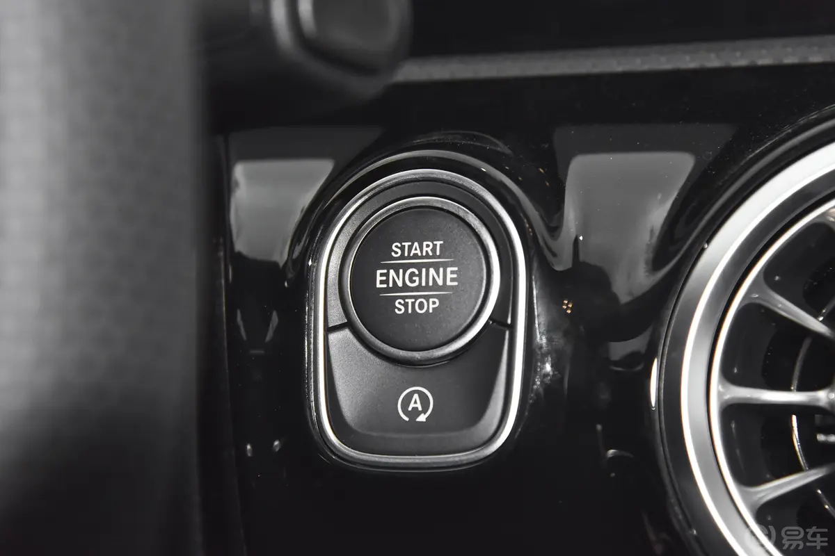 奔驰A级A 200 L 运动轿车时尚型钥匙孔或一键启动按键