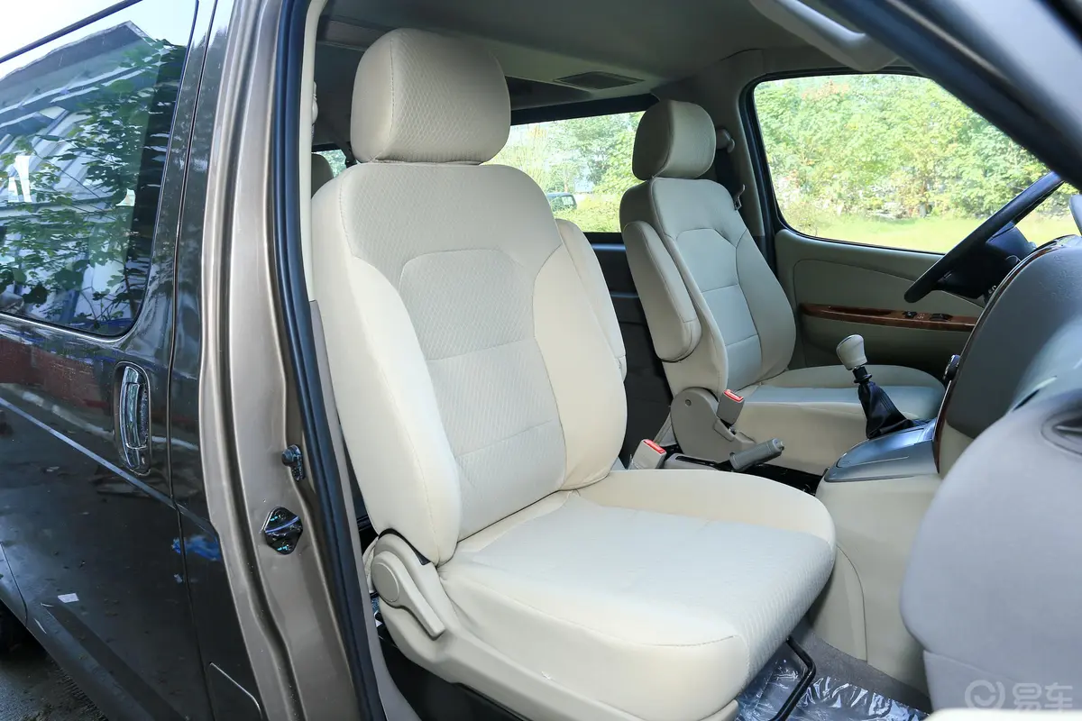 风景G5多用途乘用车 2.0L 手动 尊享版 6-9座 国VI副驾驶座椅