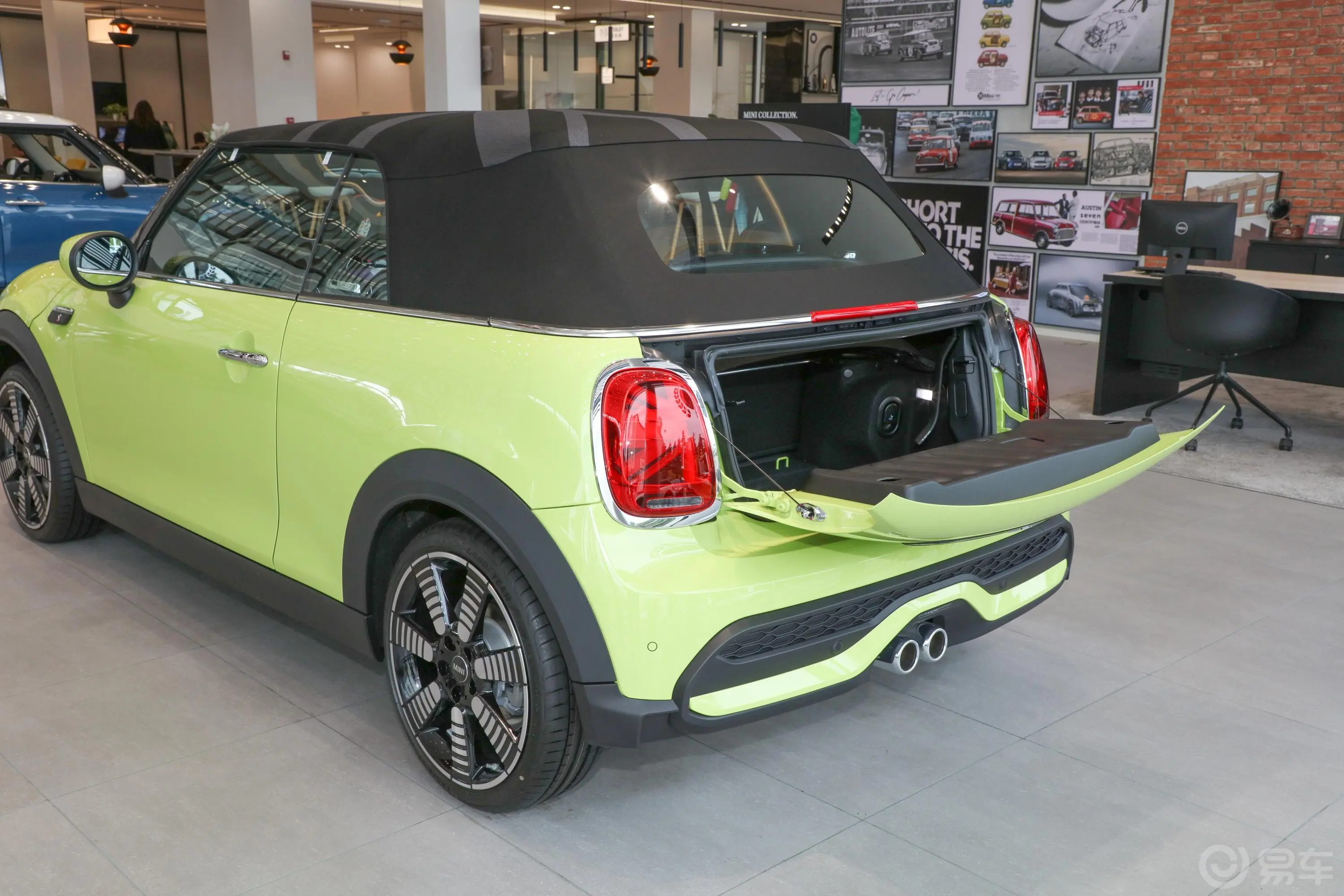 MINI CABRIO改款 2.0T COOPER S CABRIO 艺术家后备厢开启45度侧拍