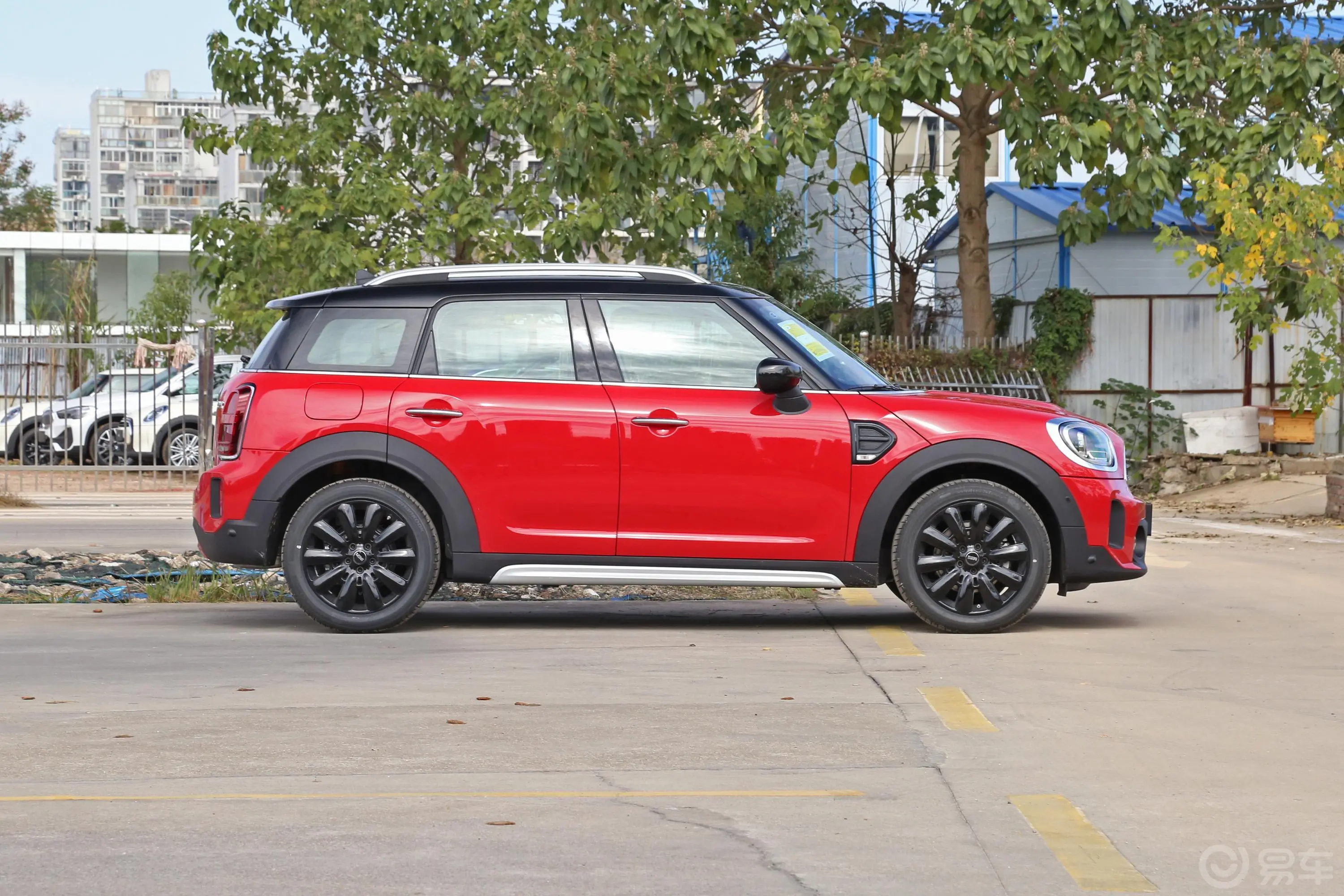 MINI COUNTRYMAN改款 1.5T COOPER 鉴赏家正侧车头向右水平