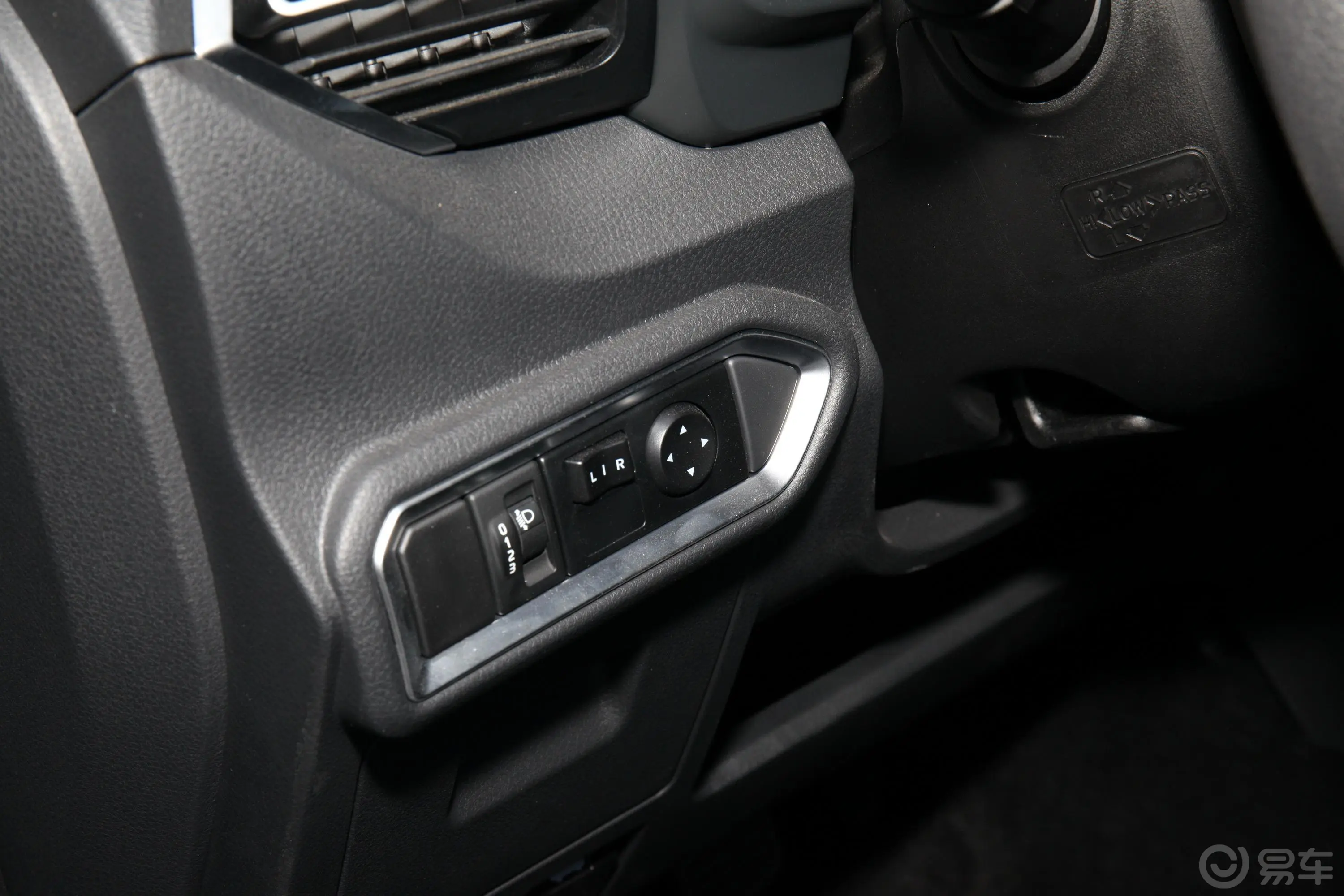 瑞迈2.8T 两驱标轴舒享版 柴油主驾驶位
