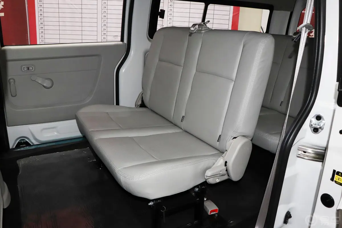 新海狮S客车 1.6L 手动 尊享中央空调版 5/6/7座 国VI后排座椅