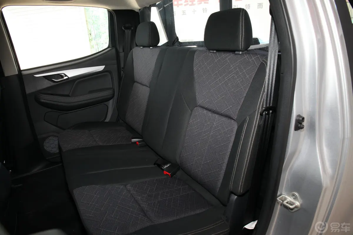 瑞迈2.4T 两驱长轴舒适版 汽油后排座椅