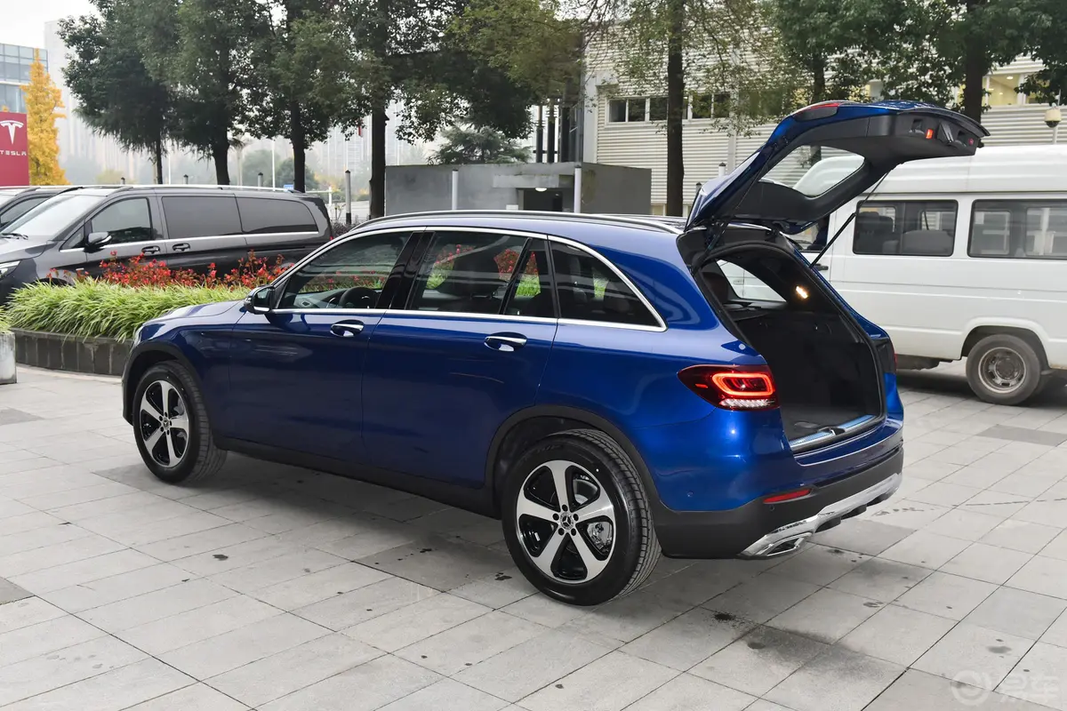 奔驰GLC改款 GLC 260 L 4MATIC 动感型空间