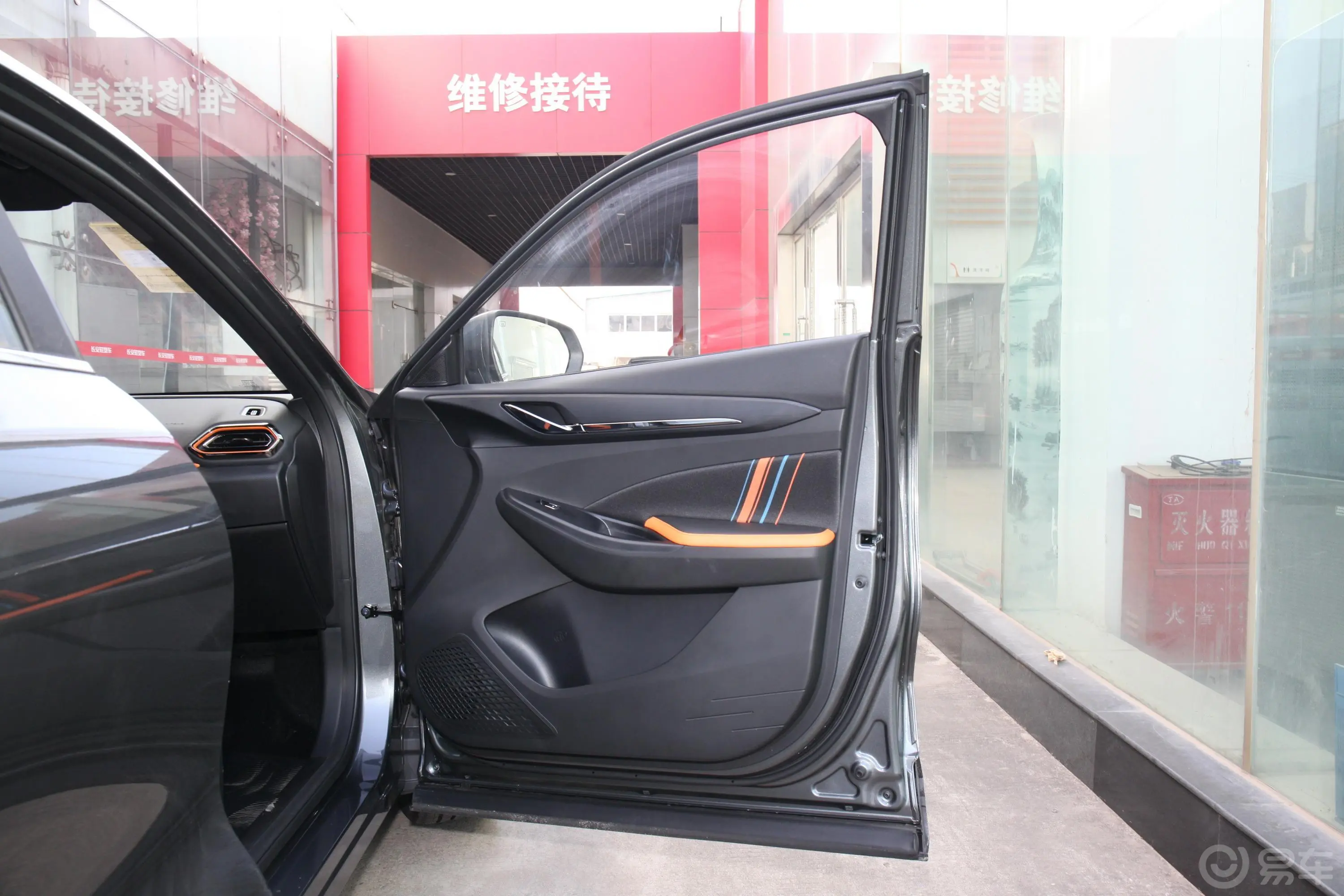 长安欧尚X5运动版 1.5T 双离合旋风冲锋型副驾驶员车门