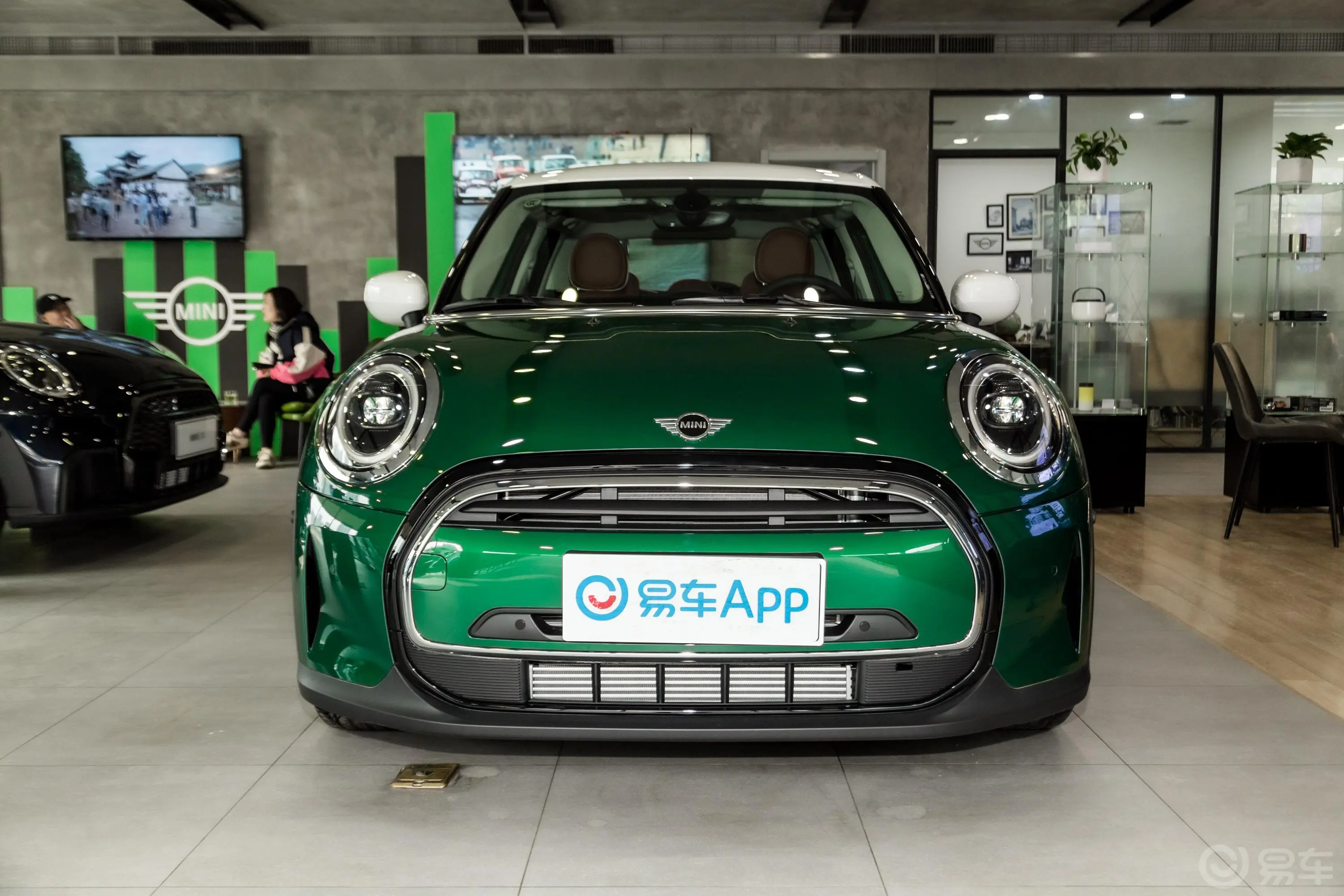 MINI改款 1.5T COOPER 艺术家 五门版正前水平