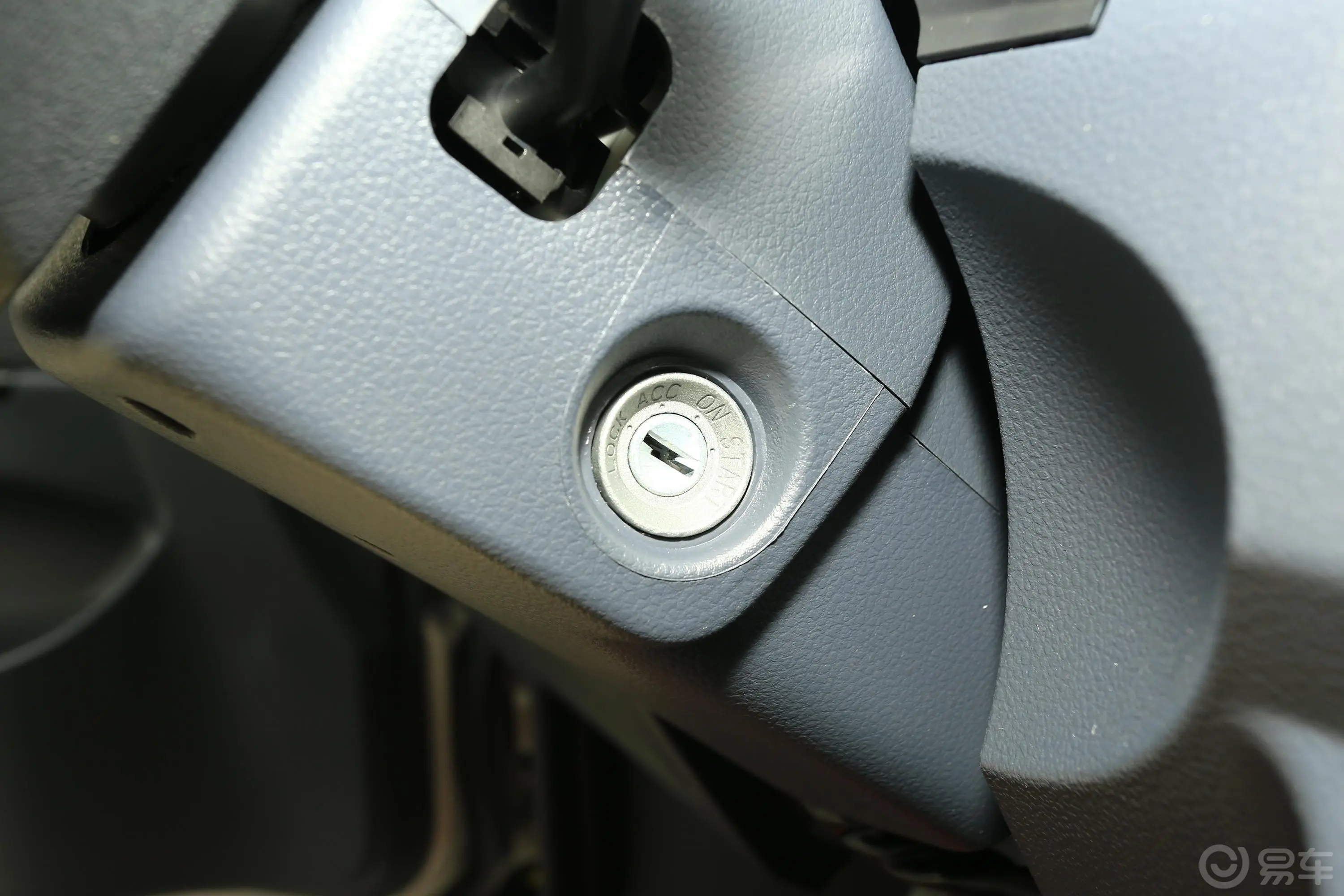 鑫源小海狮X301.5L 手动 舒适型中央空调版 7座 CNG钥匙孔或一键启动按键