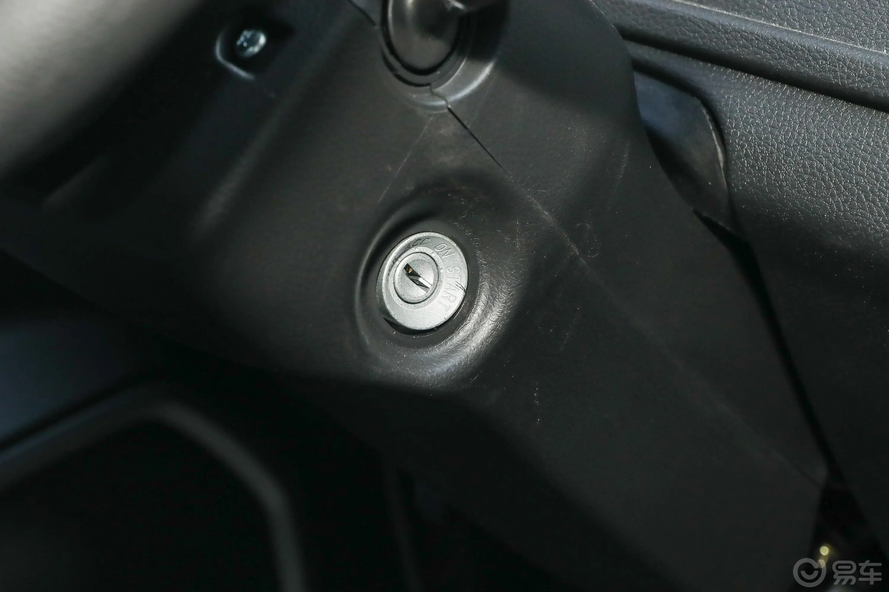 跨越者D5东安1.6L 122马力 3.4米栏板 排半 后双轮 PLUS 舒适版 汽油 国Ⅵ钥匙孔或一键启动按键